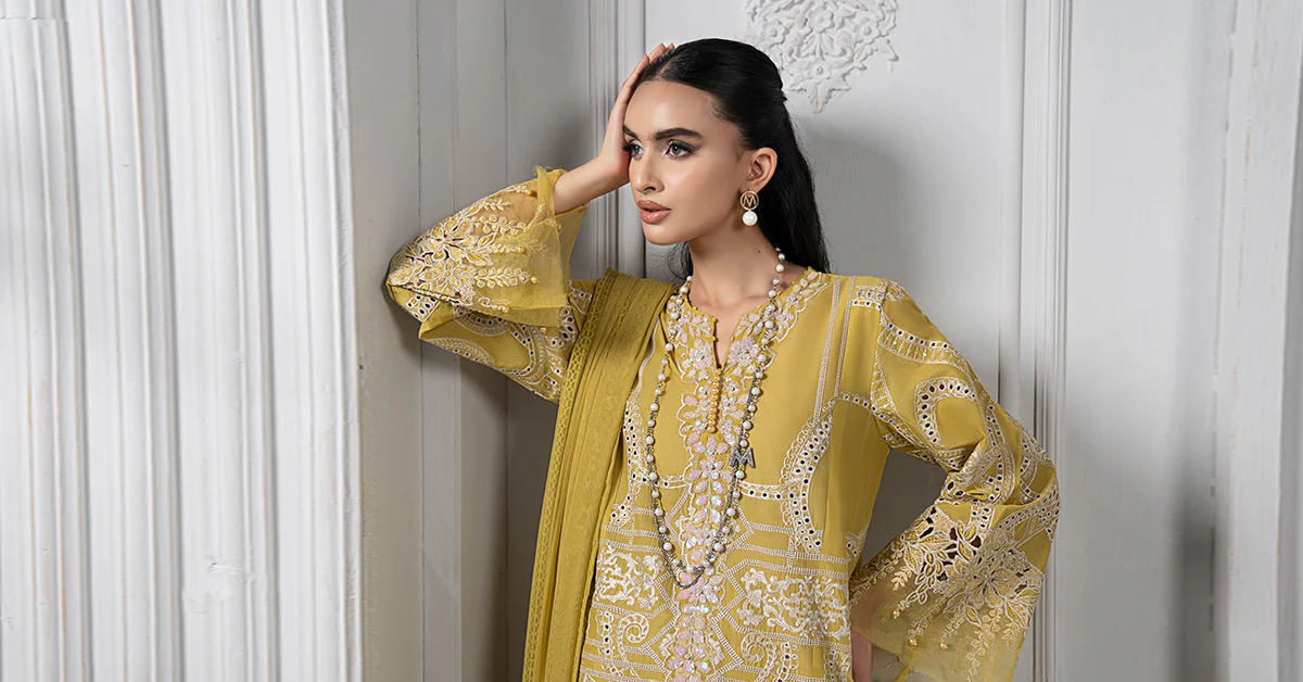 3 Piece Embroidered Lawn Suit | DS-2512-A - Image 8