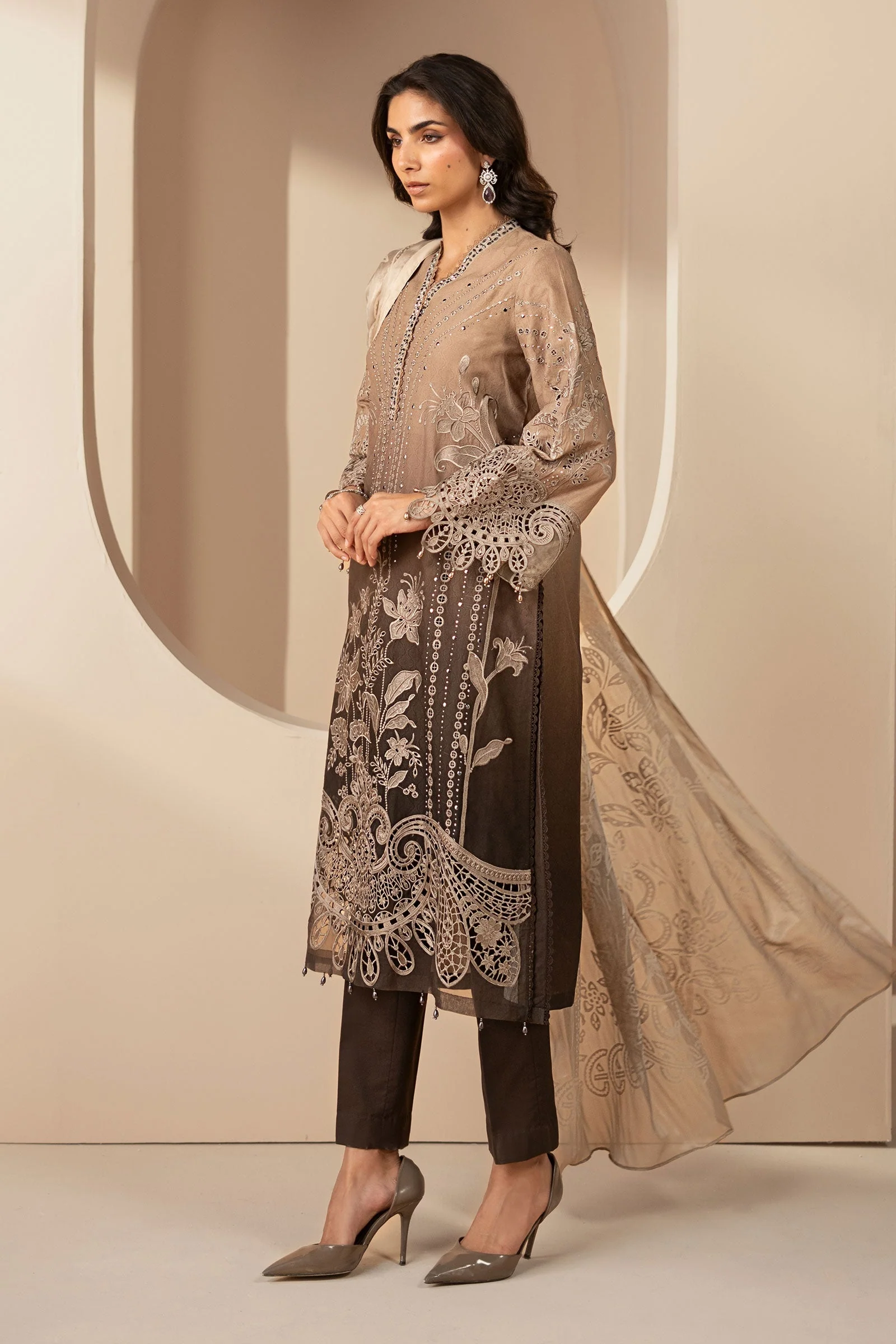 3 Piece Embroidered Jacquard Lawn Suit - Image 3