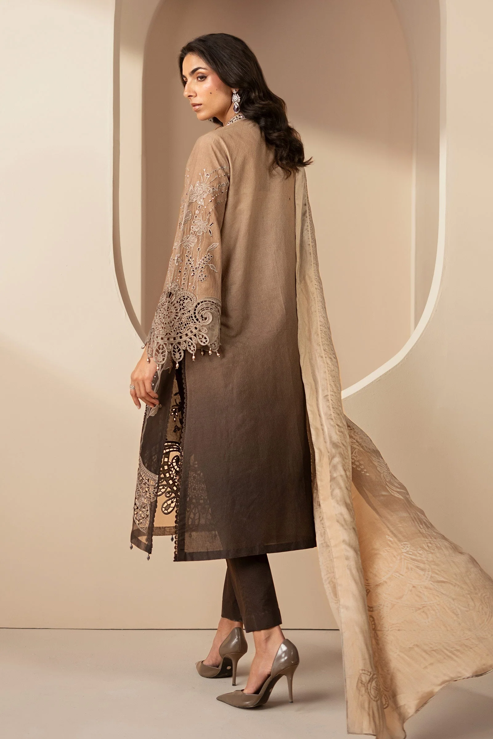3 Piece Embroidered Jacquard Lawn Suit - Image 4