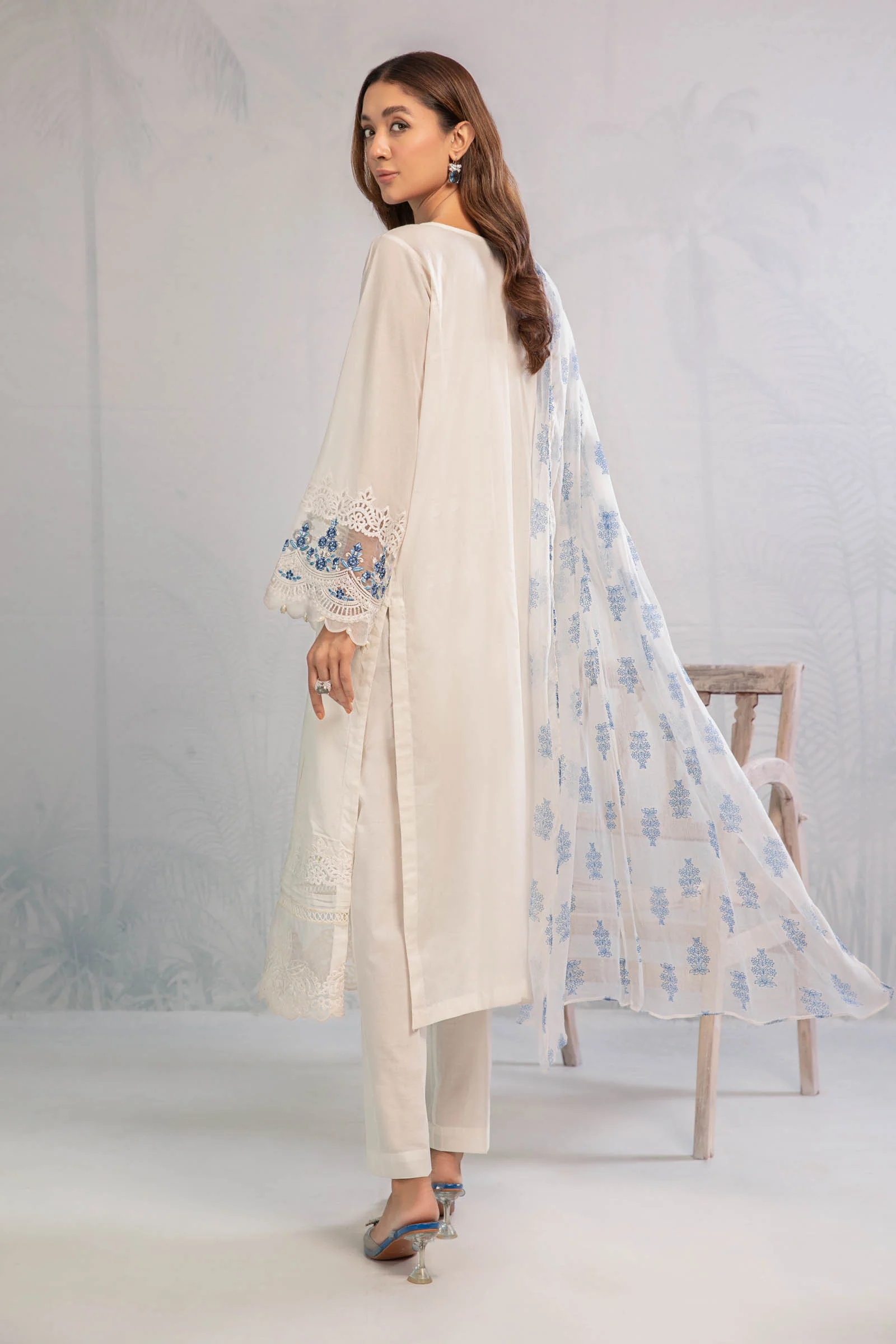 3 Piece Embroidered Lawn Suit - Image 6