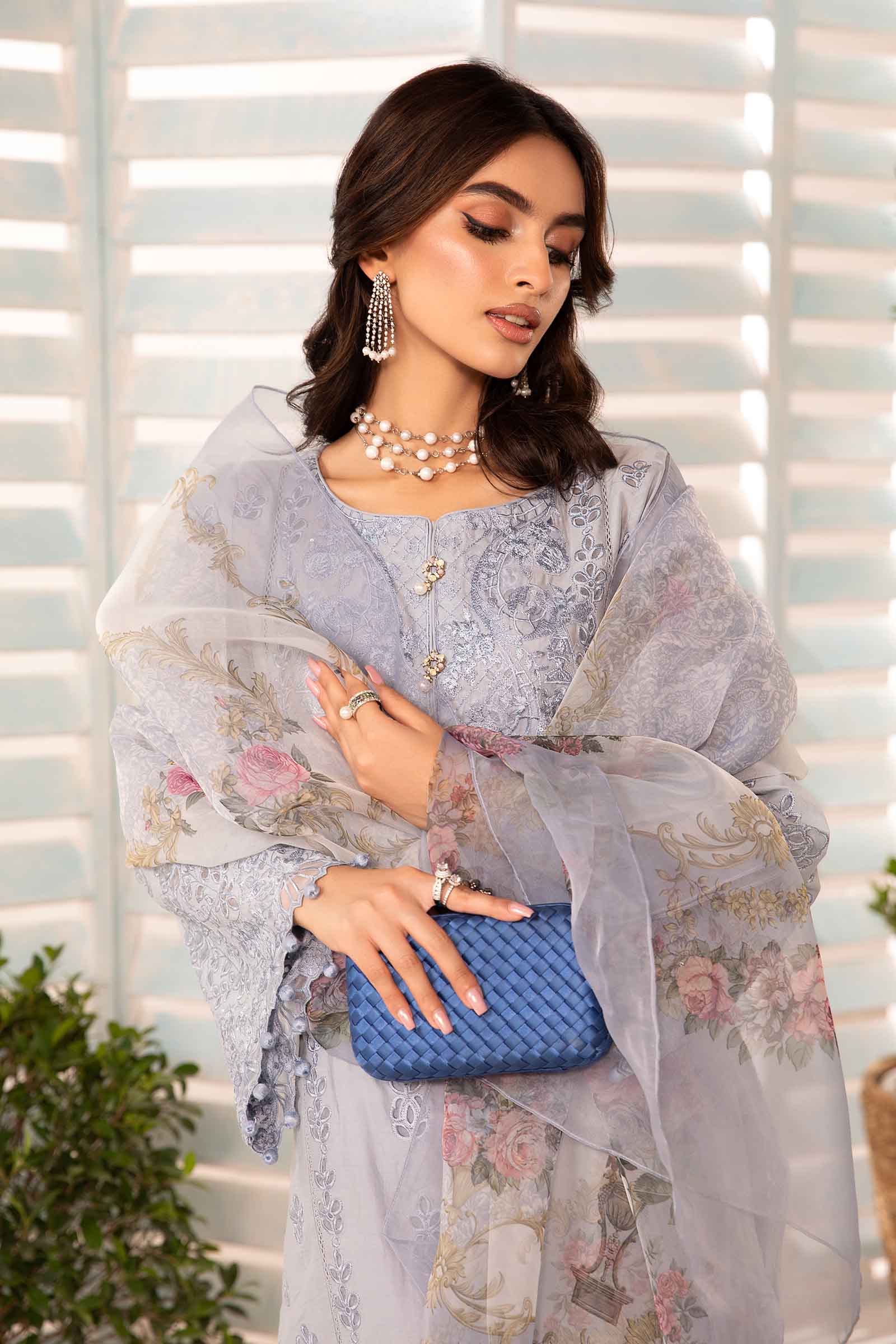 3 Piece Embroidered Lawn Suit - Image 2