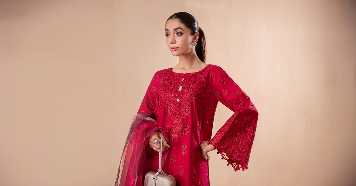 3 Piece Embroidered Lawn Suit - Image 8