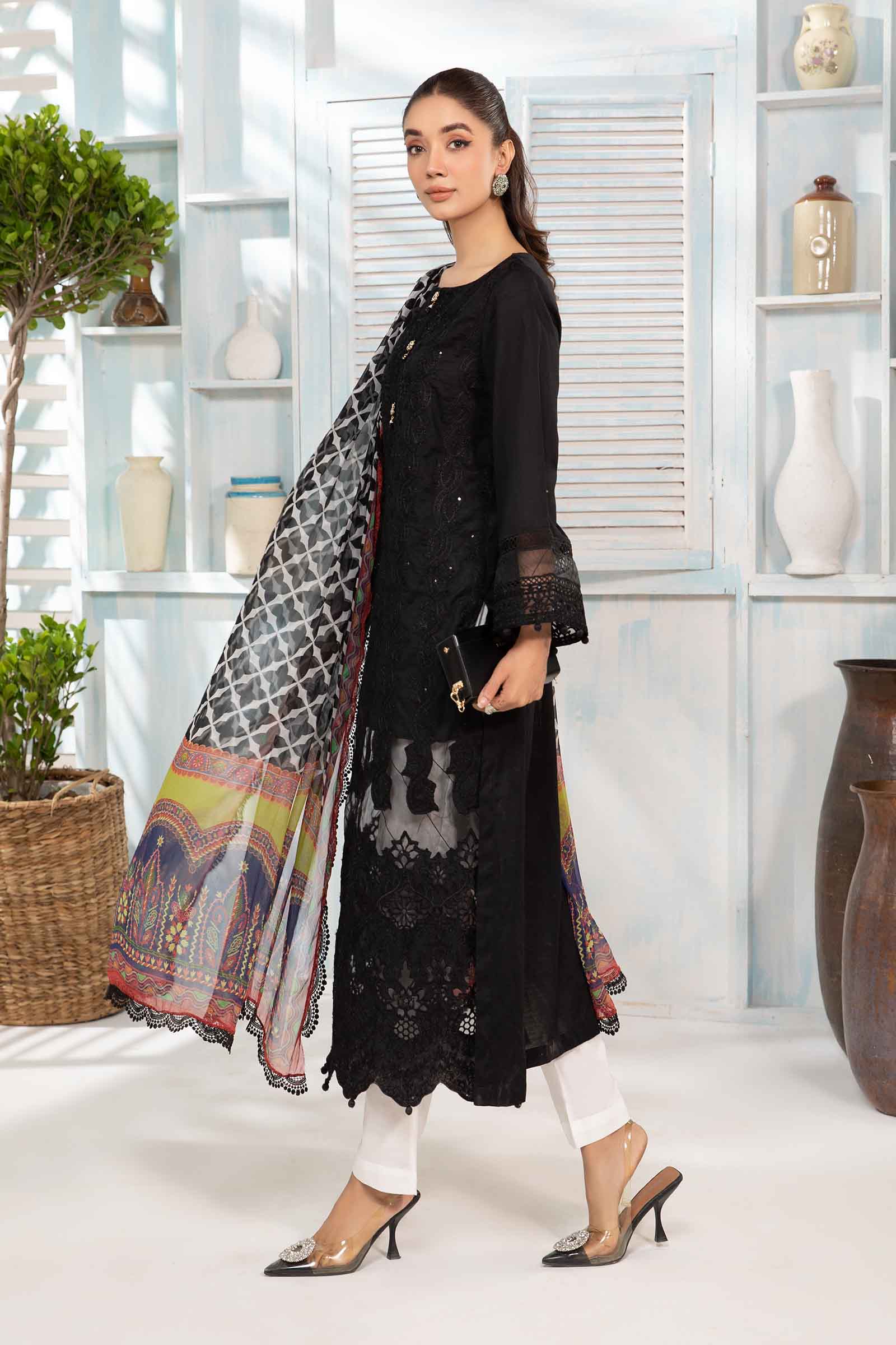 3 Piece Embroidered Lawn Suit - Image 5