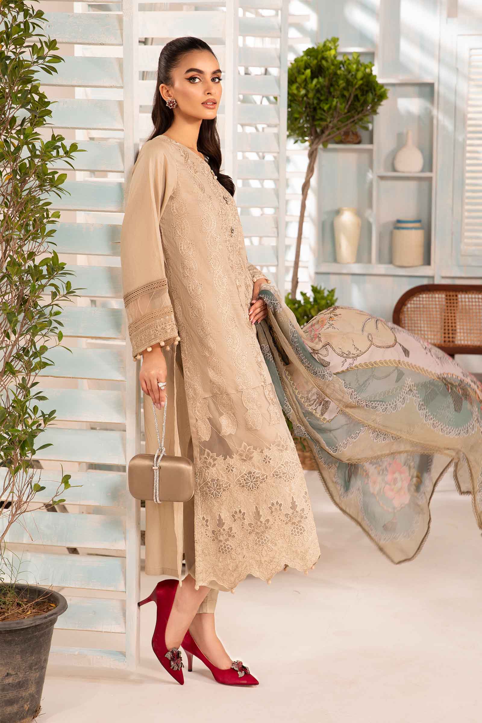 3 Piece Embroidered Lawn Suit - Image 5