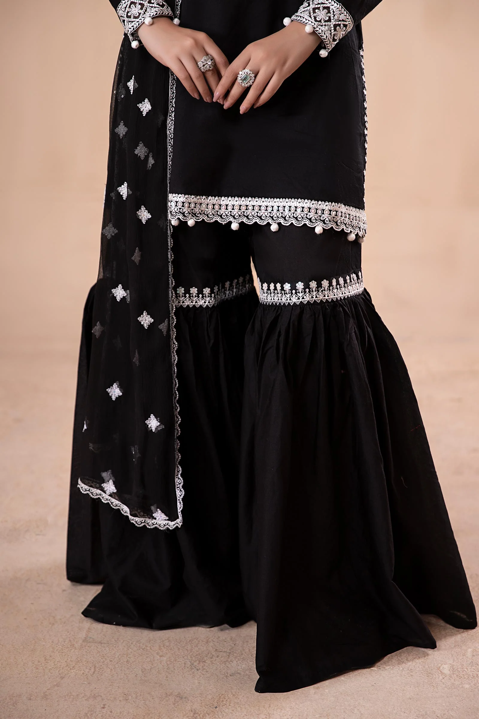 3 Piece Embroidered Lawn Suit - Image 3