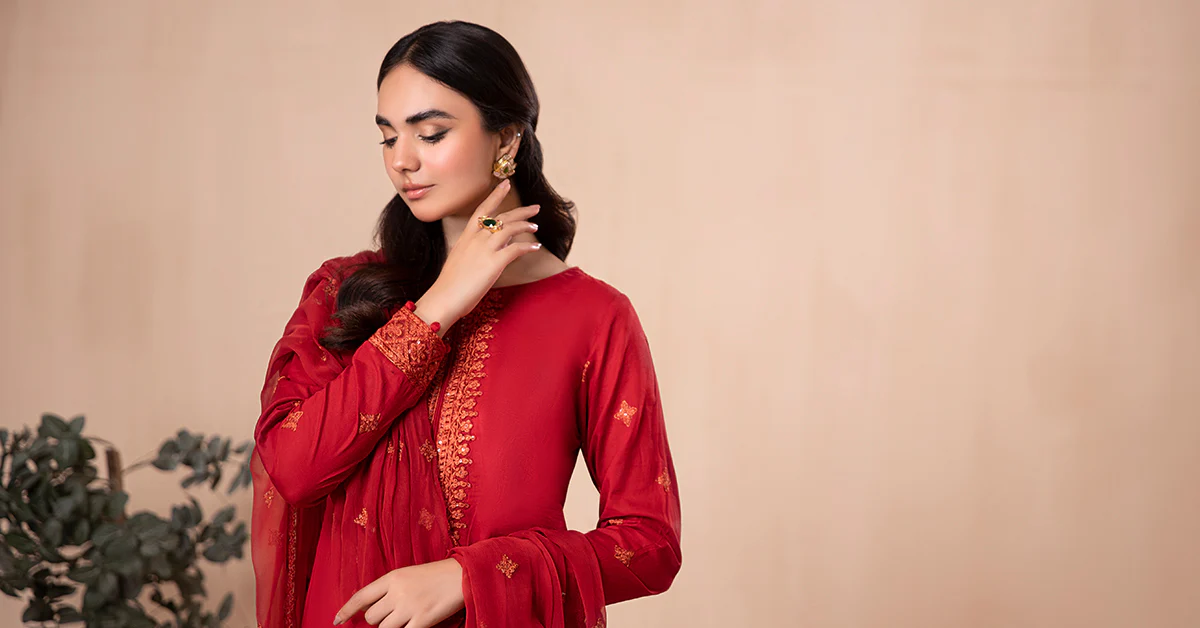 3 Piece Embroidered Lawn Suit - Image 8