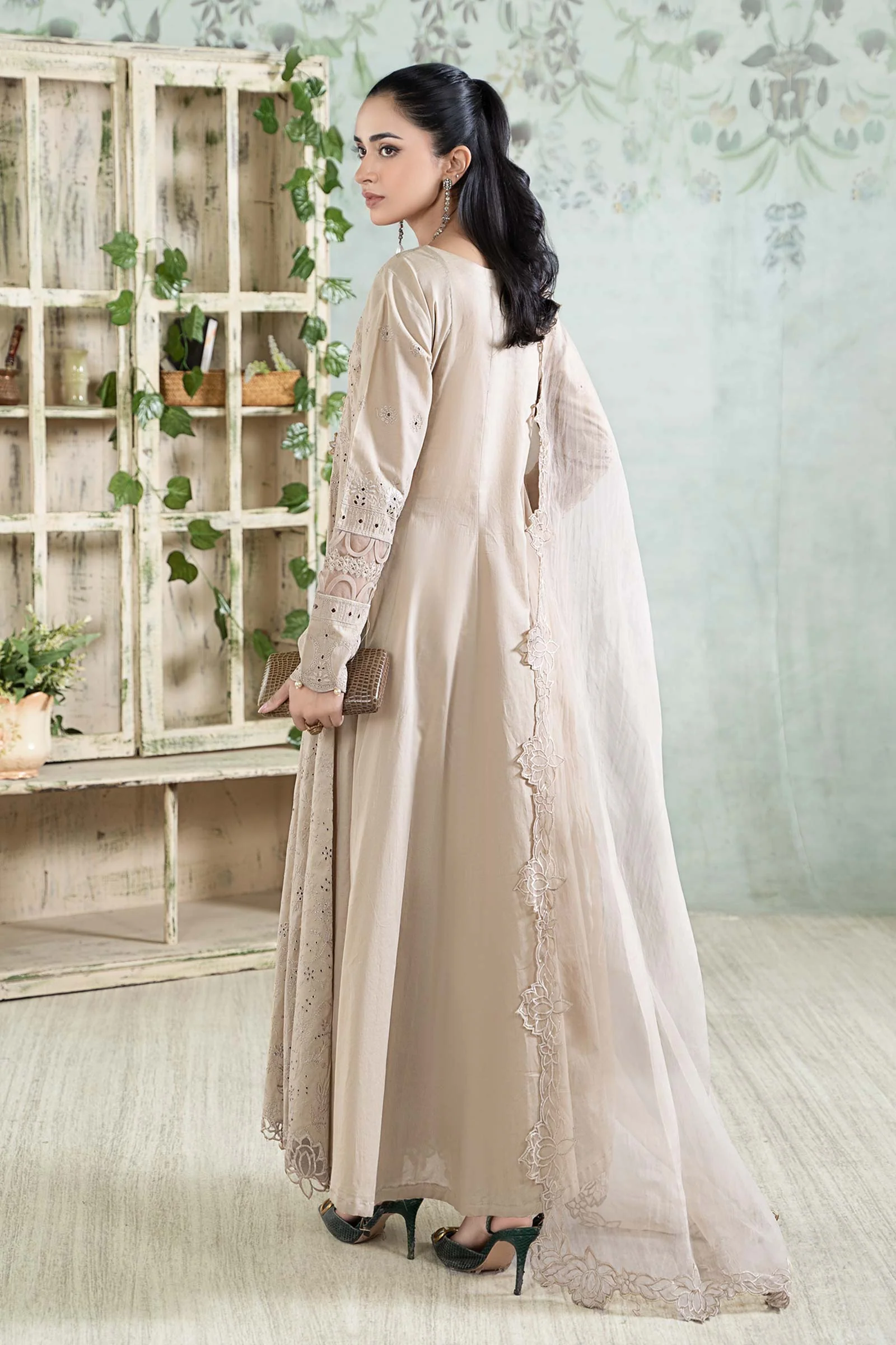 3 Piece Embroidered Lawn Suit - Image 6