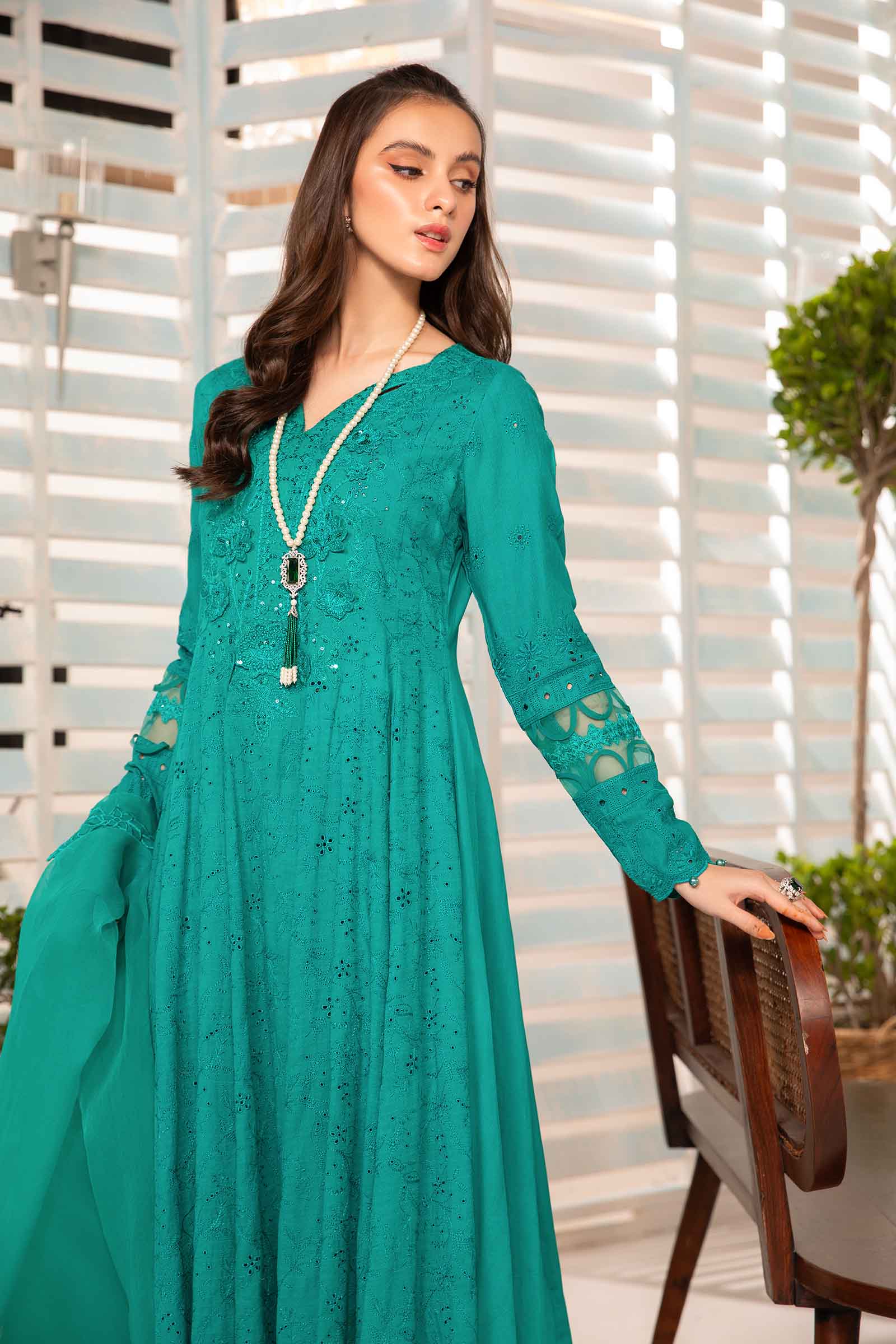3 Piece Embroidered Lawn Suit - Image 2