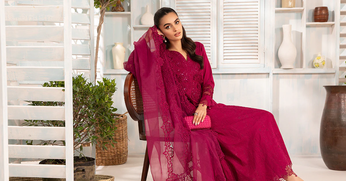 3 Piece Embroidered Lawn Suit - Image 5