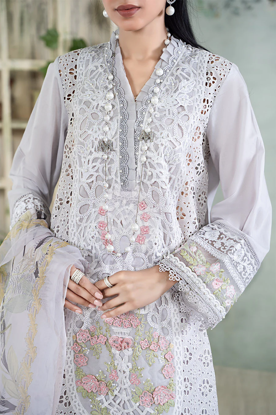 3 Piece Embroidered Lawn Suit - Image 3