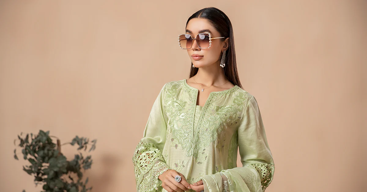 3 Piece Embroidered Lawn Suit - Image 8