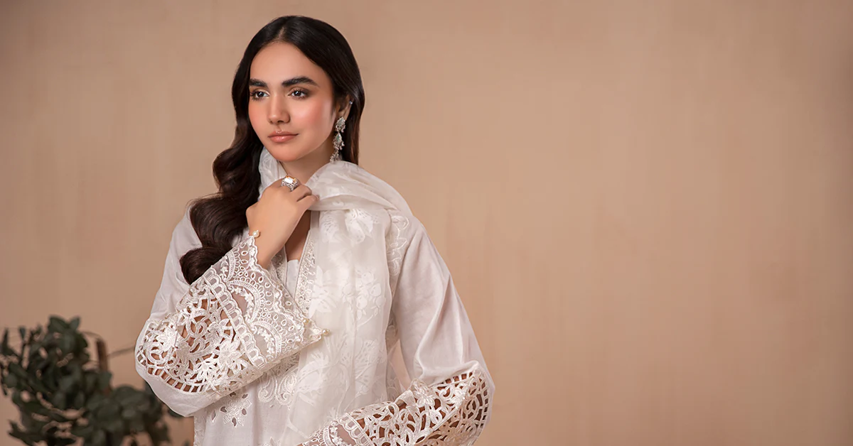 3 Piece Embroidered Lawn Suit - Image 7