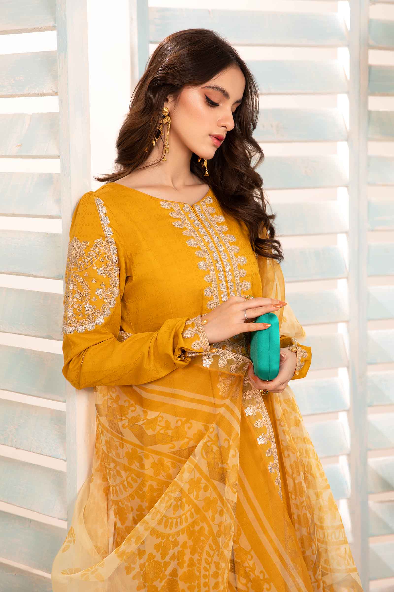 3 Piece Dyed Jacquard Lawn Suit - Image 2