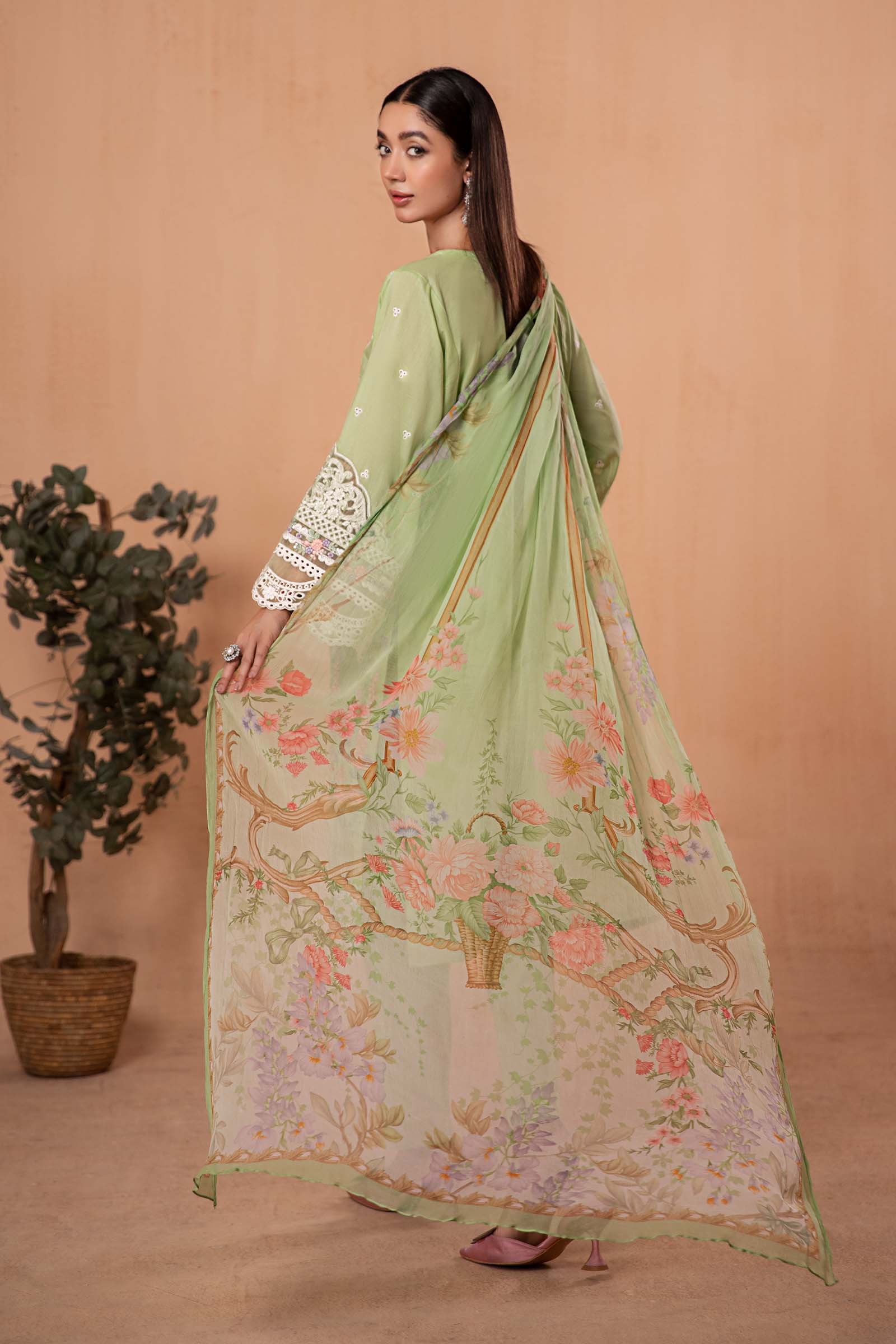 3 Piece Embroidered Lawn Suit - Image 5