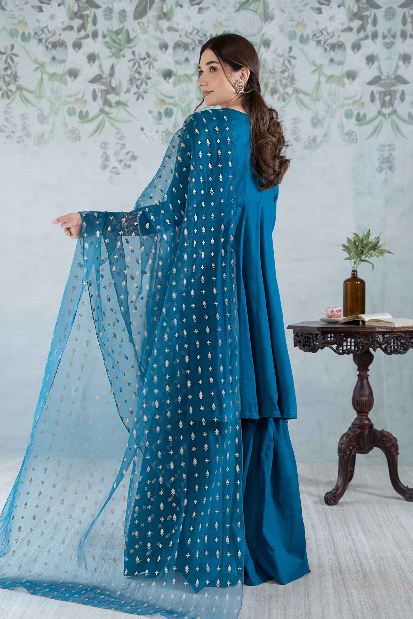 3 Piece Embroidered Net Suit - Image 8