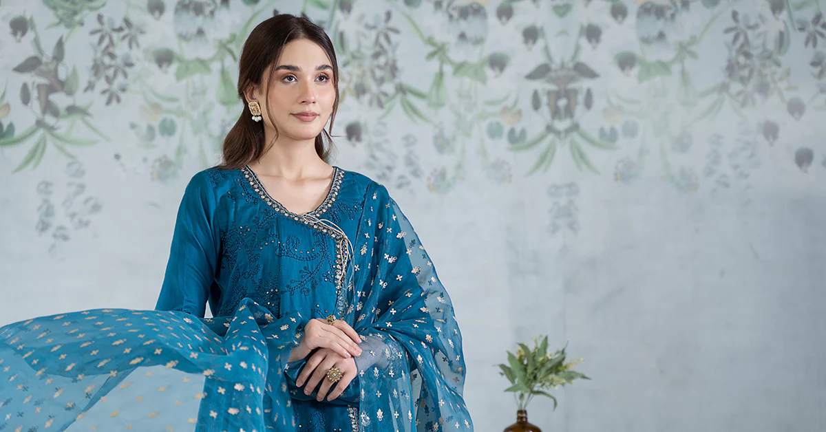 3 Piece Embroidered Net Suit - Image 9