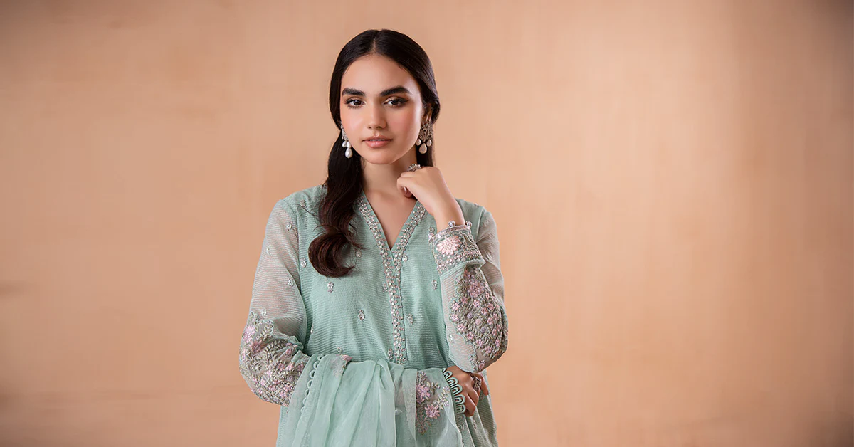 3 Piece Embroidered Cotton Karandi Suit - Image 9