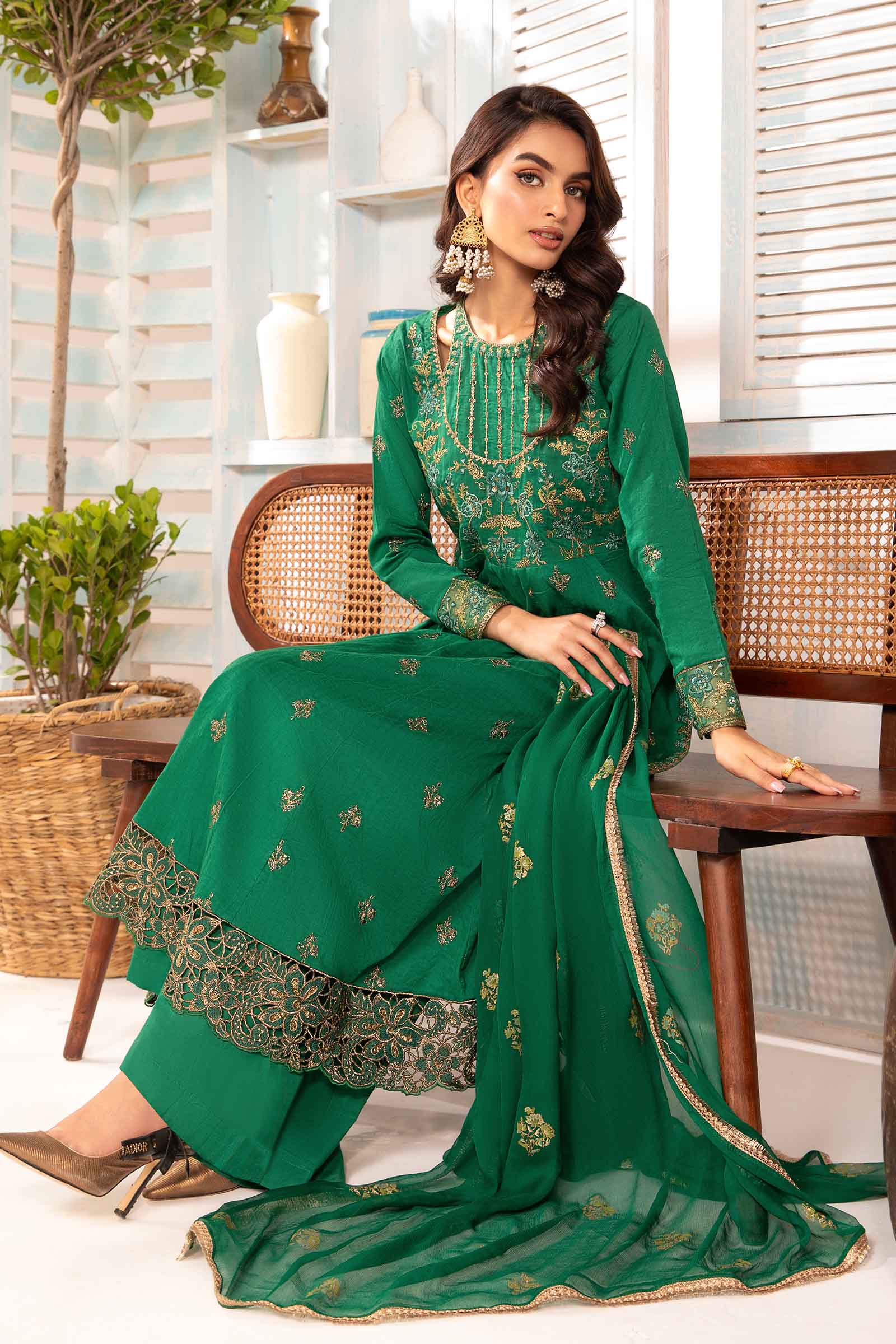 3 Piece Embroidered Jacquard Lawn Suit - Image 3