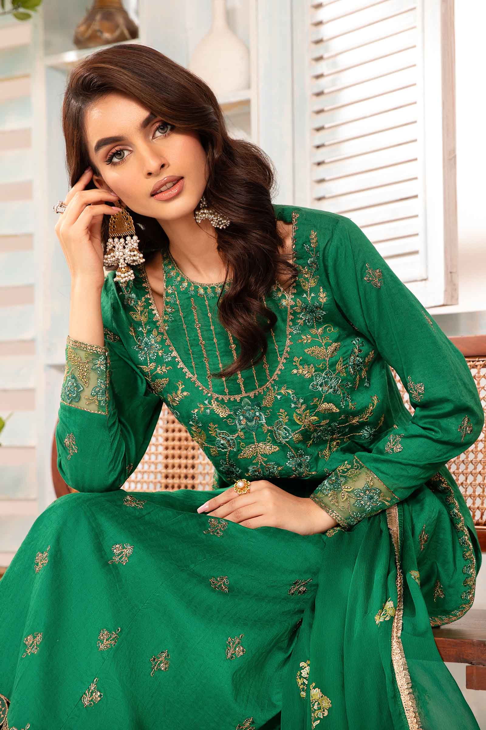 3 Piece Embroidered Jacquard Lawn Suit - Image 4