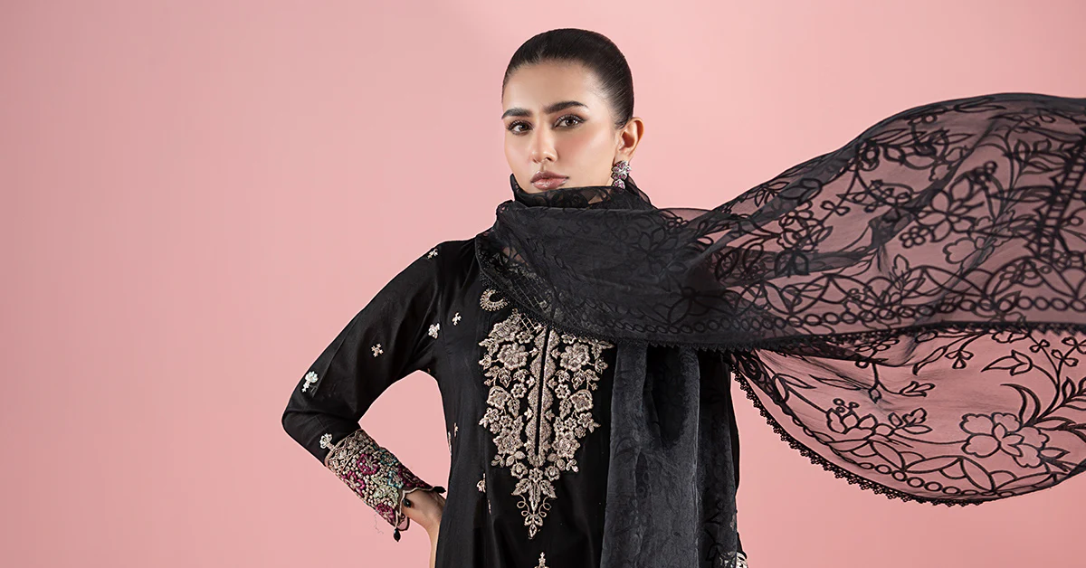 3 Piece Embroidered Lawn Suit - Image 8
