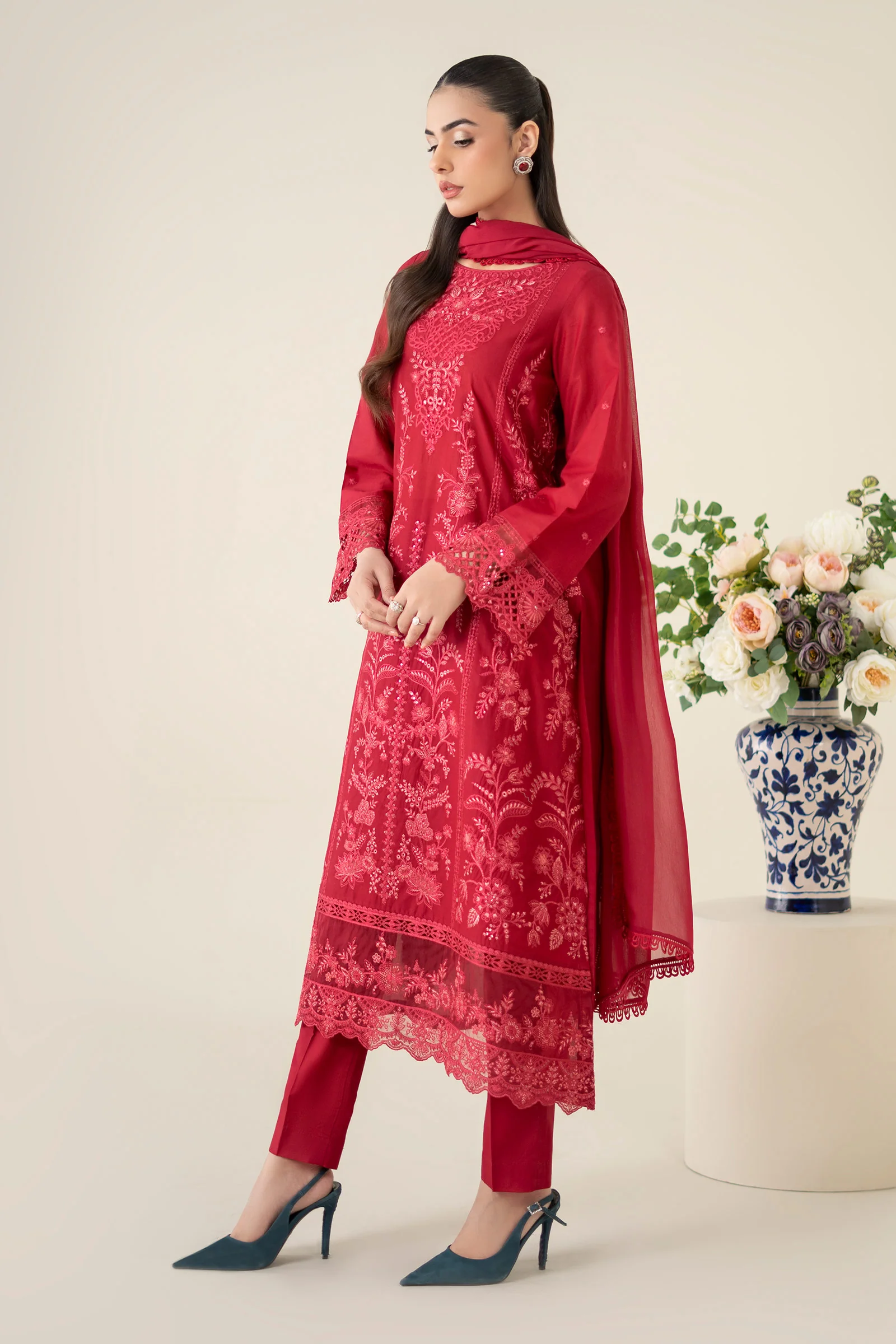 3 Piece Embroidered Lawn Suit - Image 3