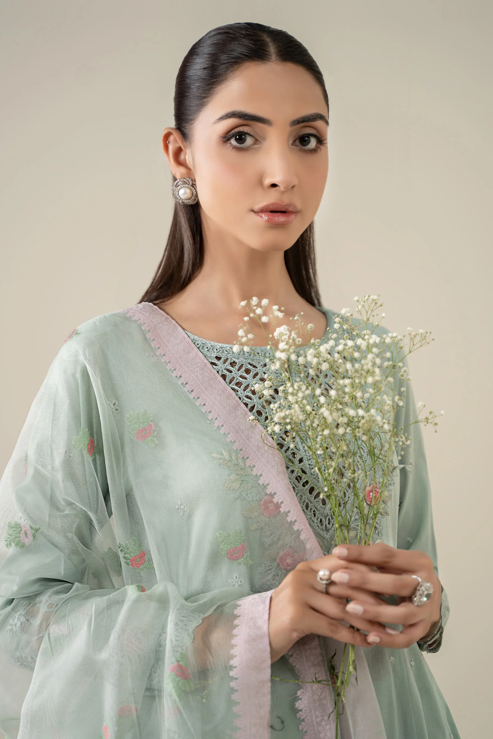 3 Piece Embroidered Lawn Suit - Image 2