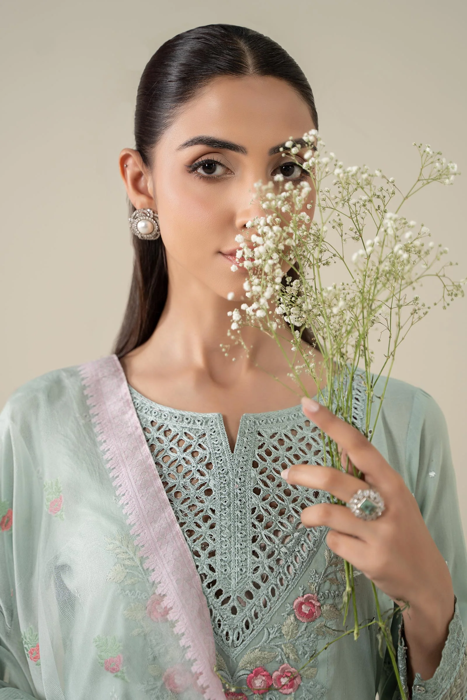 3 Piece Embroidered Lawn Suit - Image 3