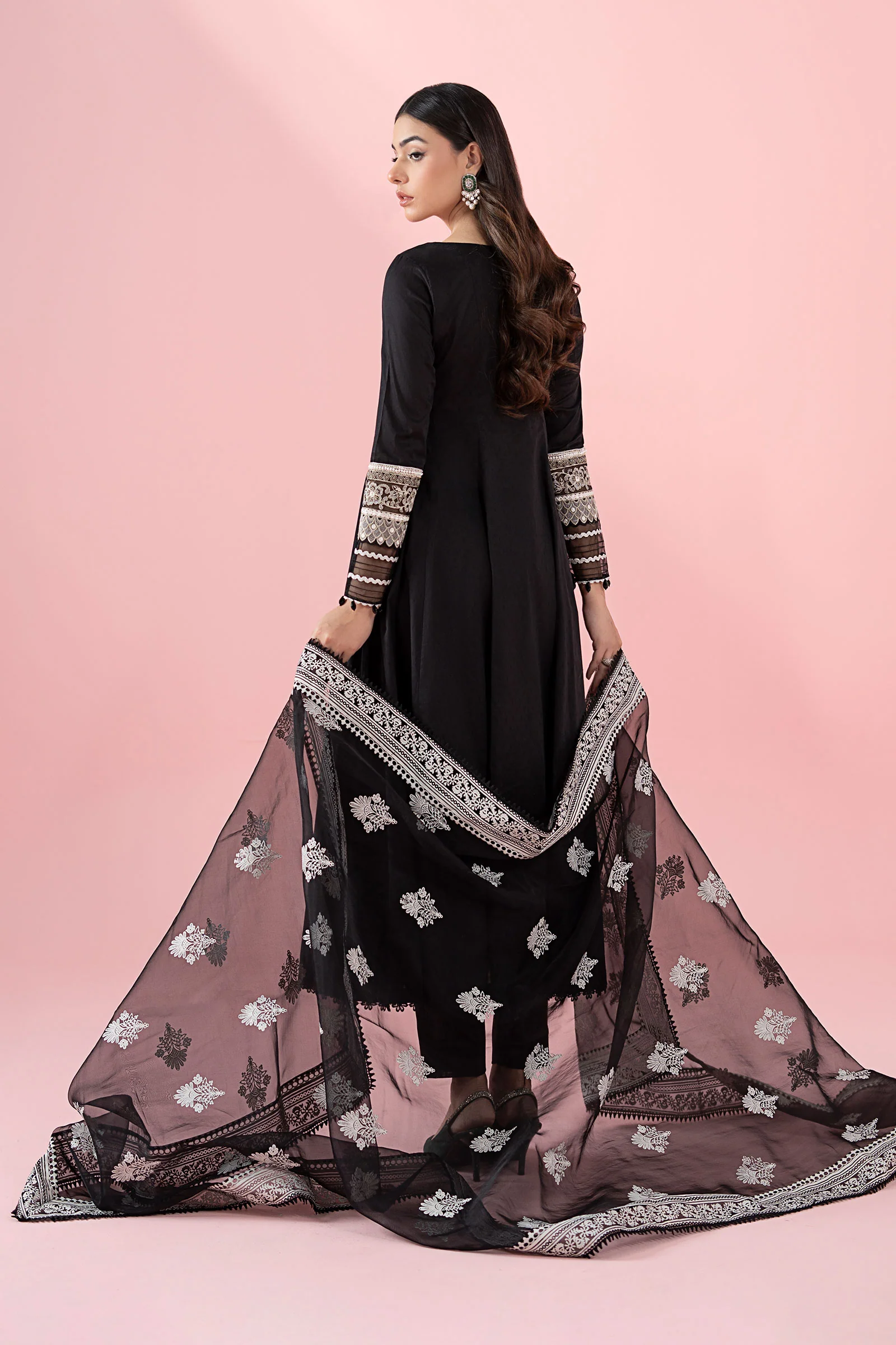 3 Piece Embroidered Lawn Suit - Image 6