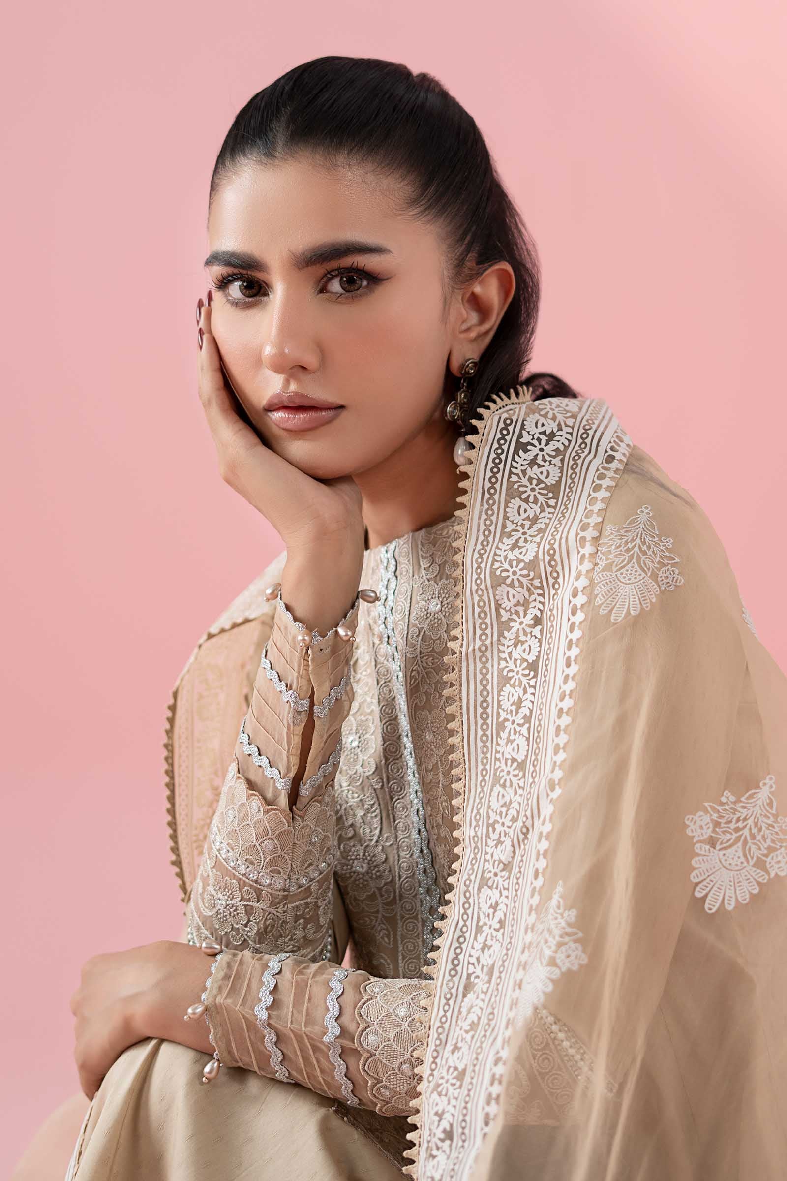 3 Piece Embroidered Lawn Suit - Image 2