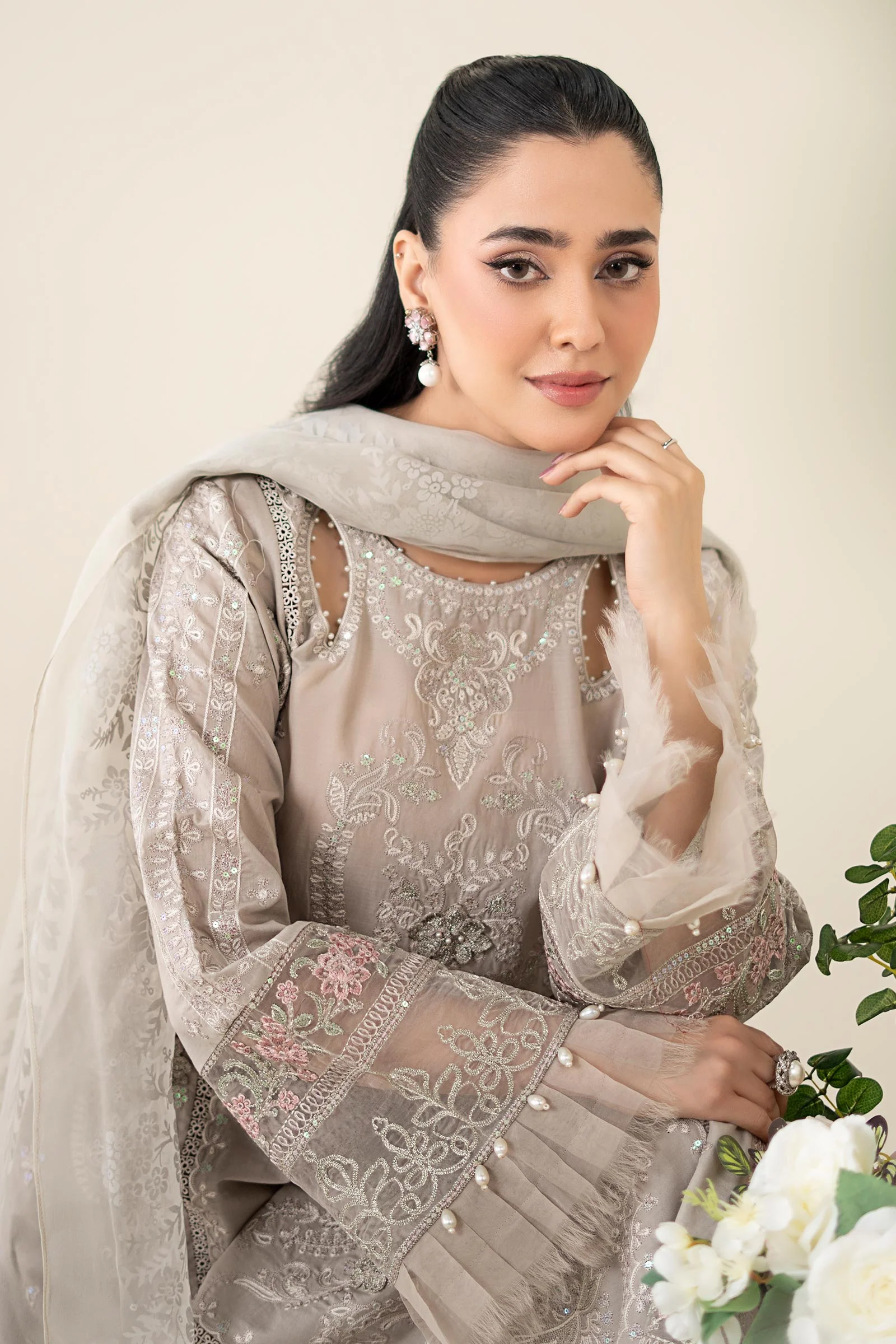 3 Piece Embroidered Lawn Suit - Image 2