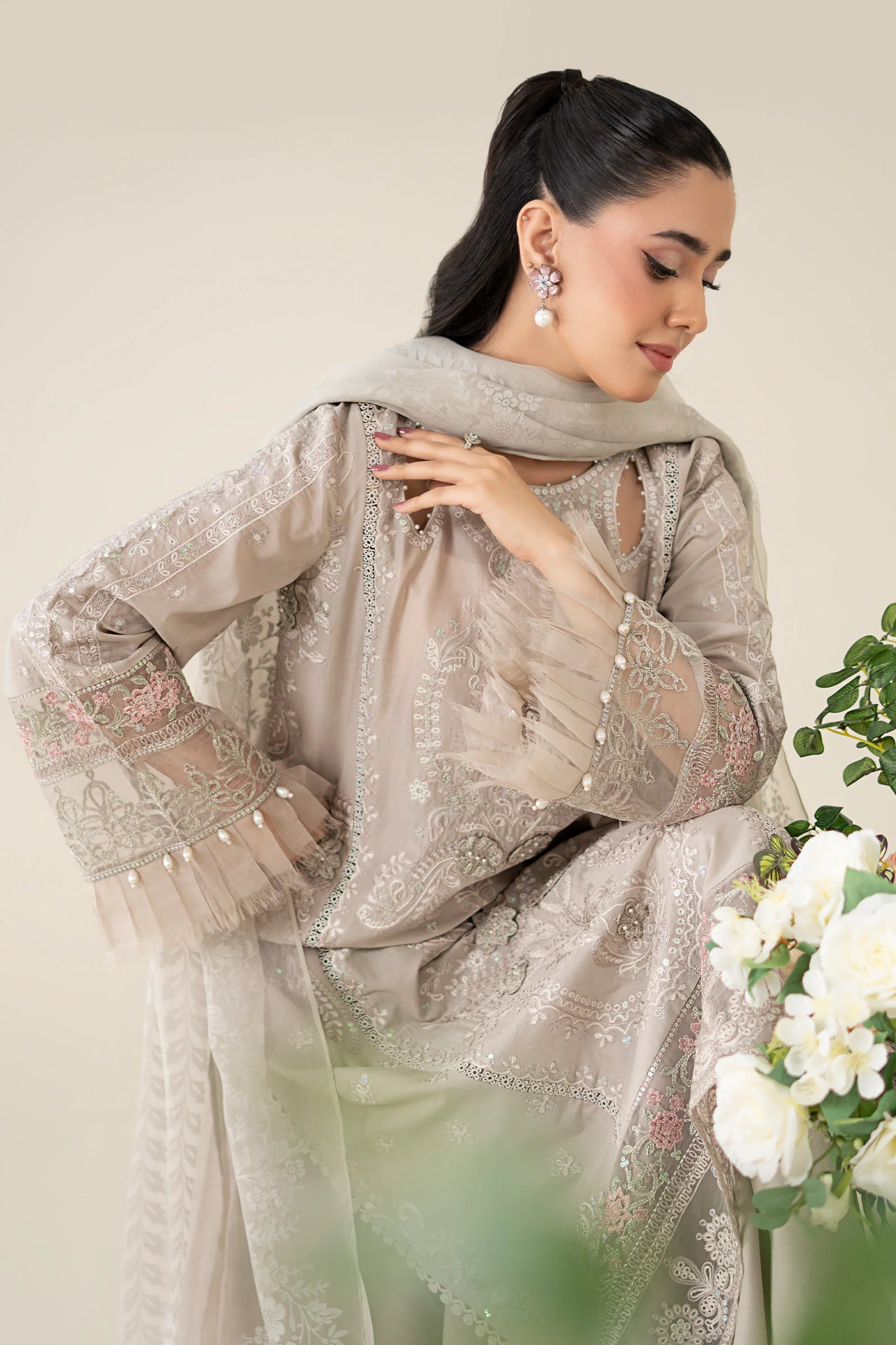 3 Piece Embroidered Lawn Suit - Image 3