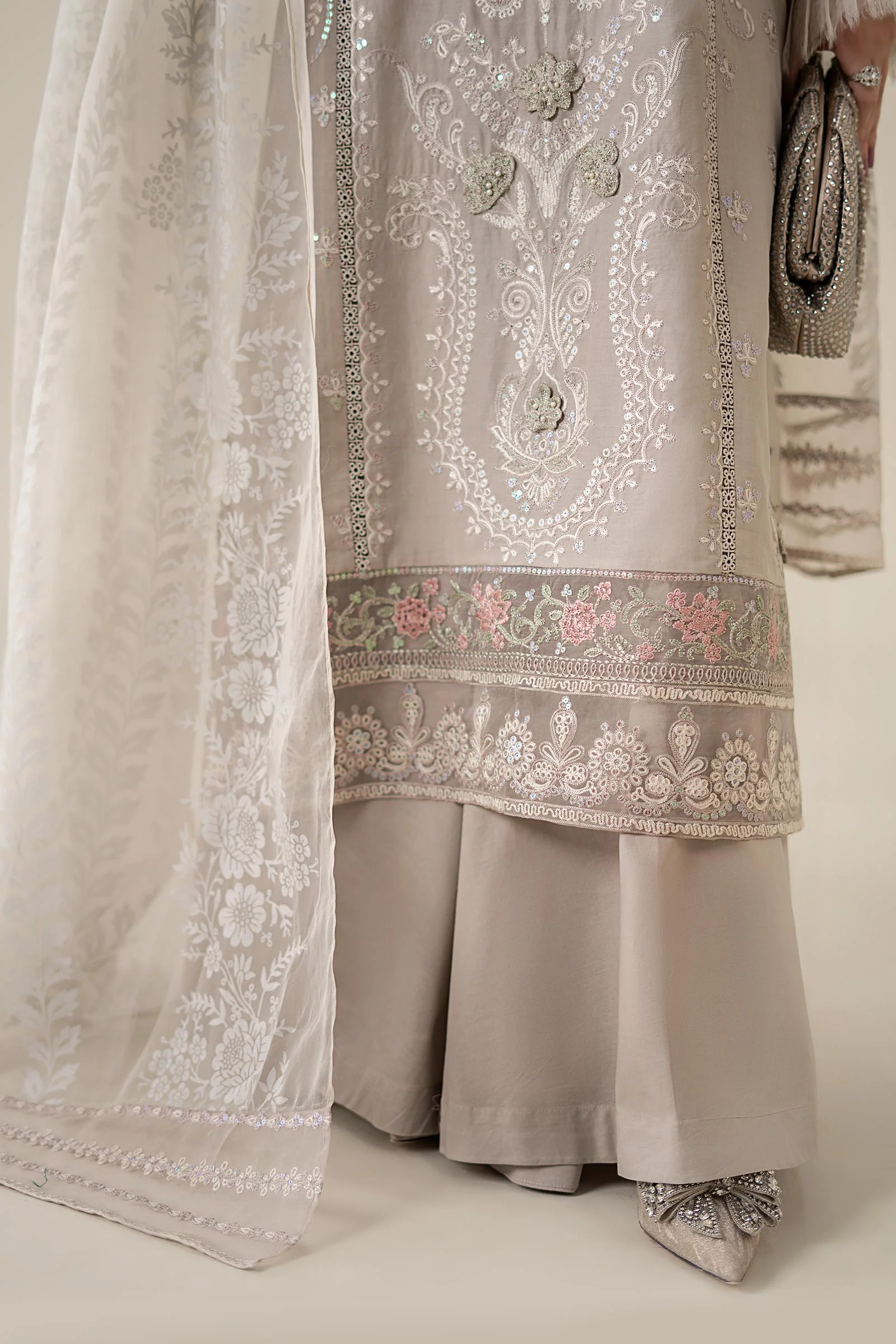 3 Piece Embroidered Lawn Suit - Image 5