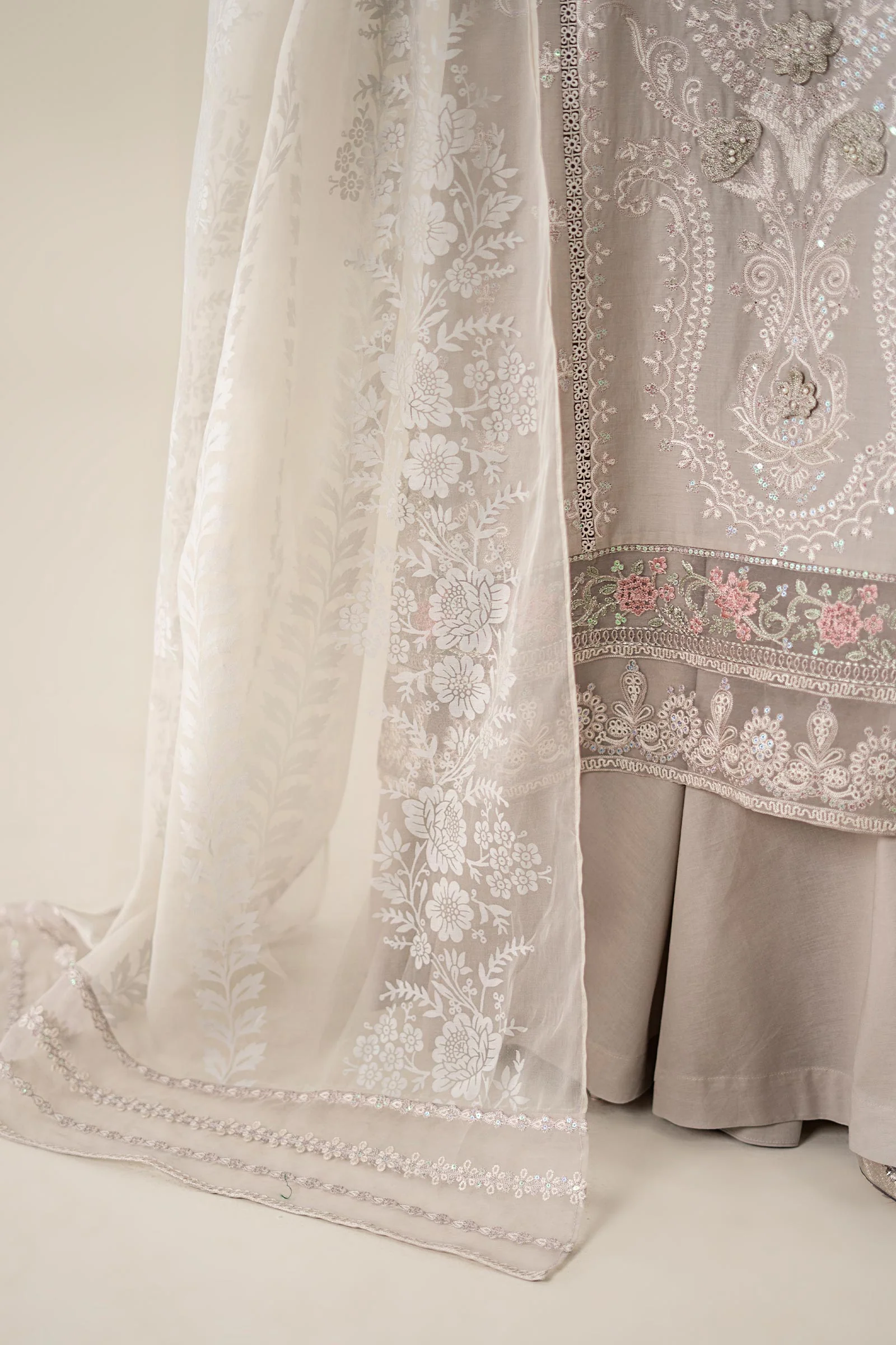 3 Piece Embroidered Lawn Suit - Image 6