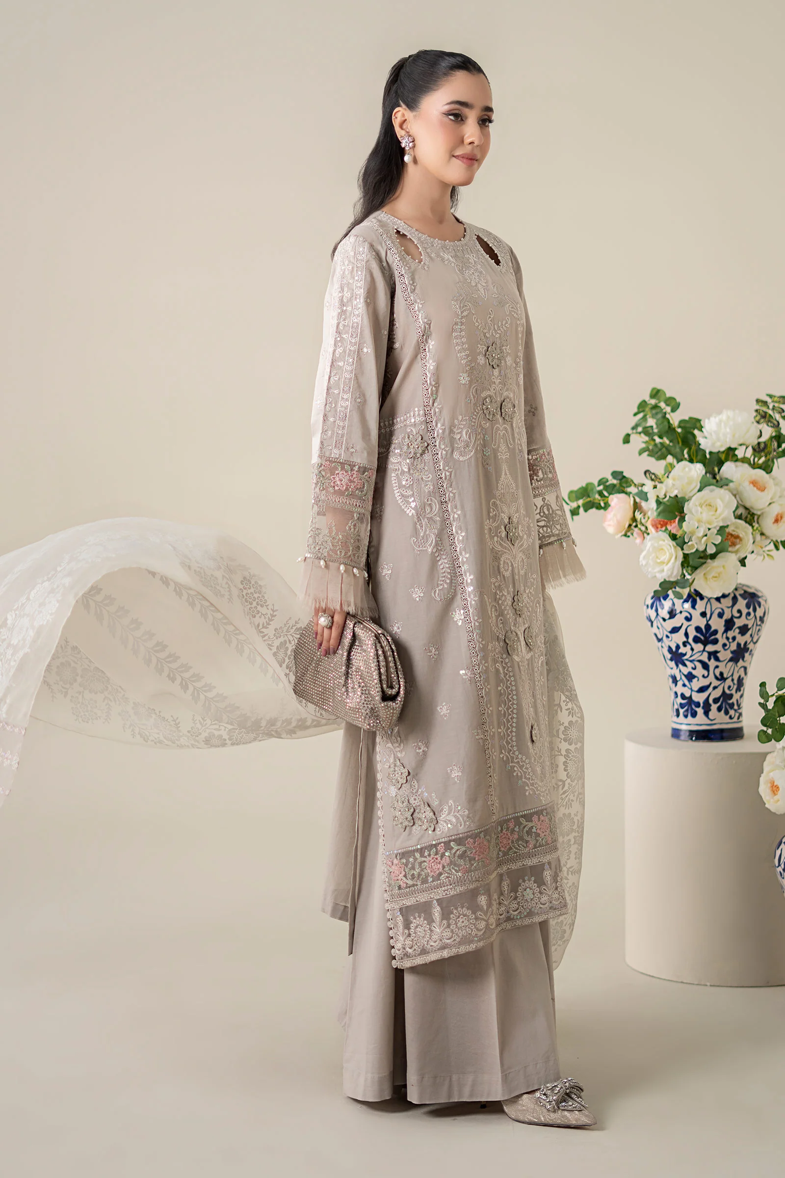 3 Piece Embroidered Lawn Suit - Image 7