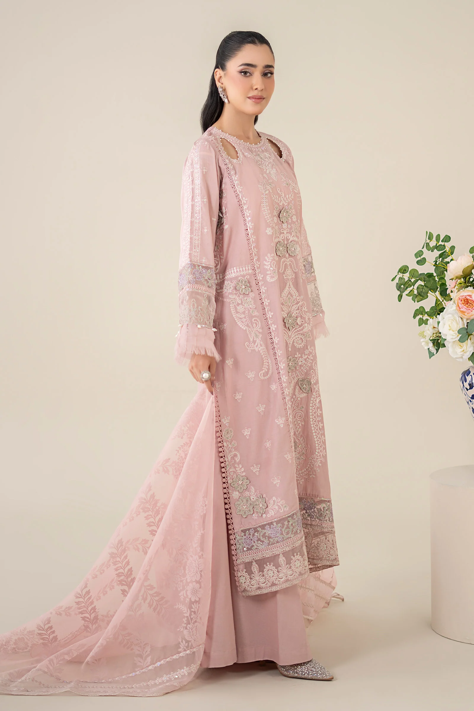 3 Piece Embroidered Lawn Suit - Image 6