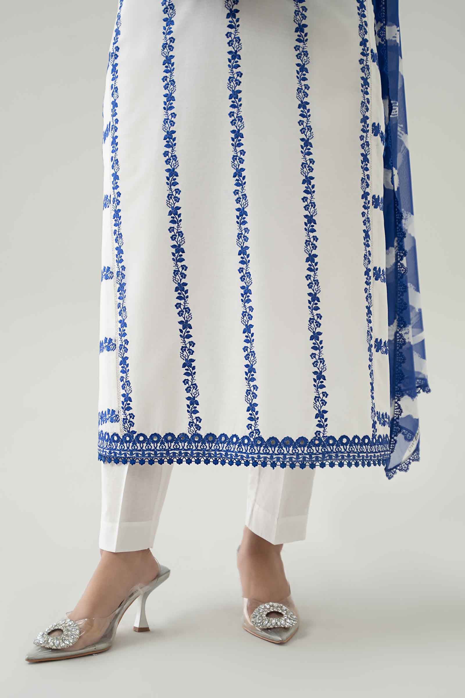 3 Piece Embroidered Lawn Suit - Image 5