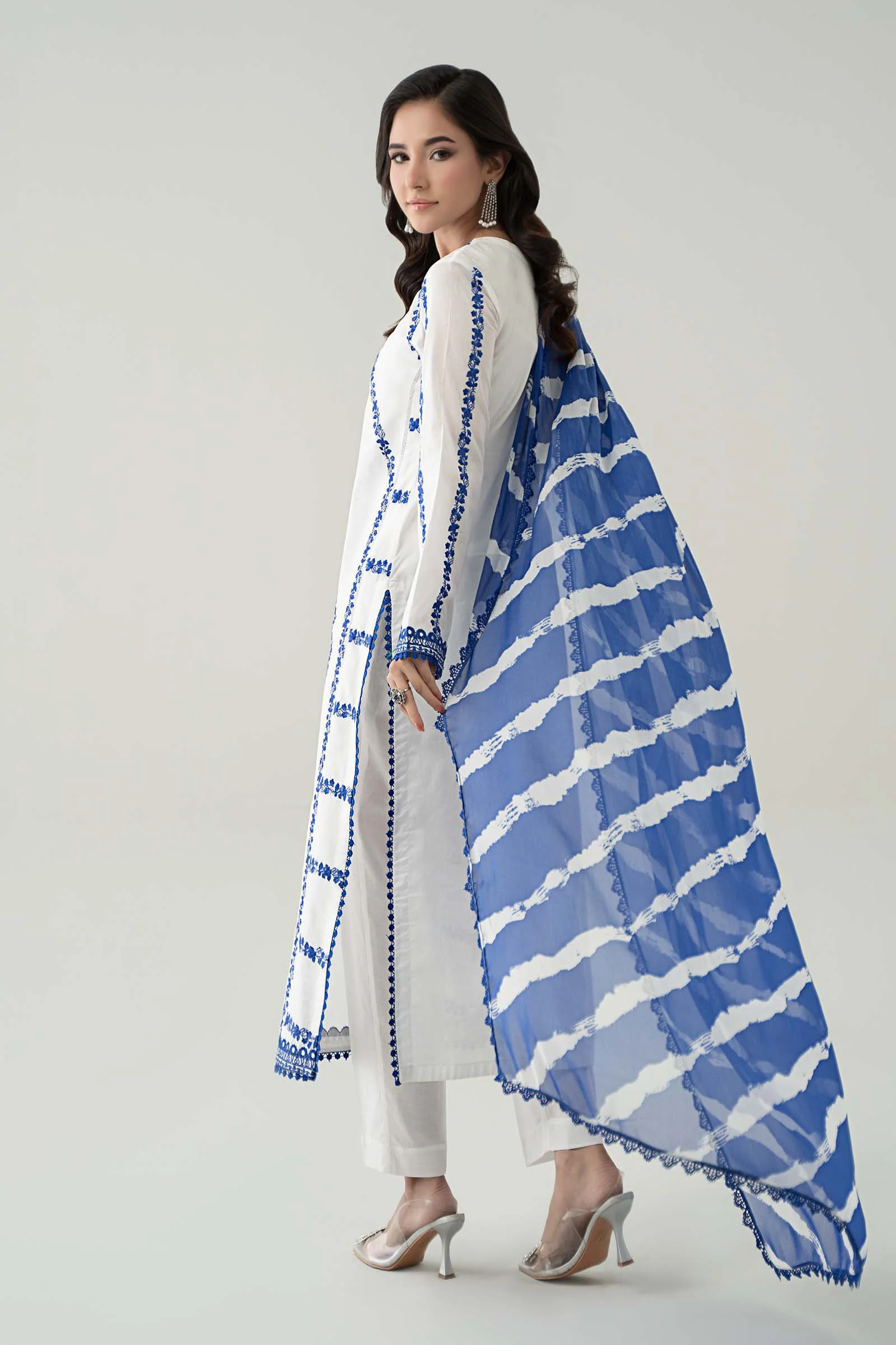 3 Piece Embroidered Lawn Suit - Image 7