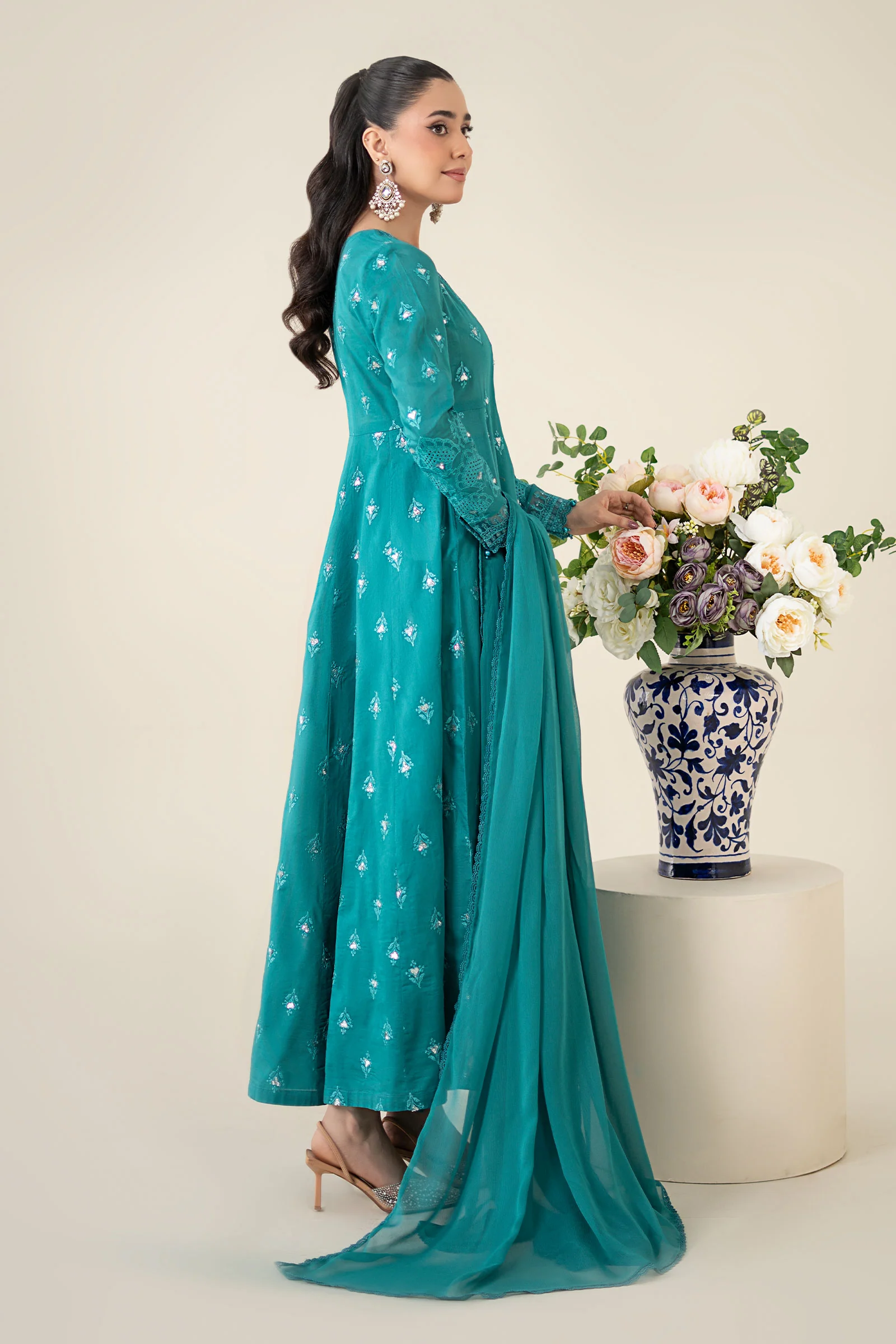 3 Piece Embroidered Lawn Suit - Image 10