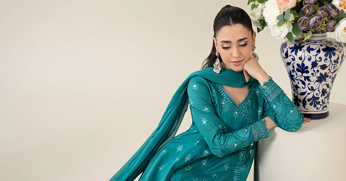 3 Piece Embroidered Lawn Suit - Image 11