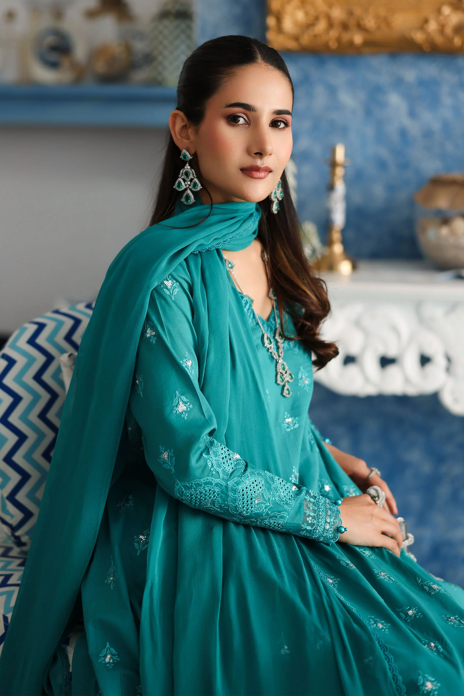 3 Piece Embroidered Lawn Suit - Image 3