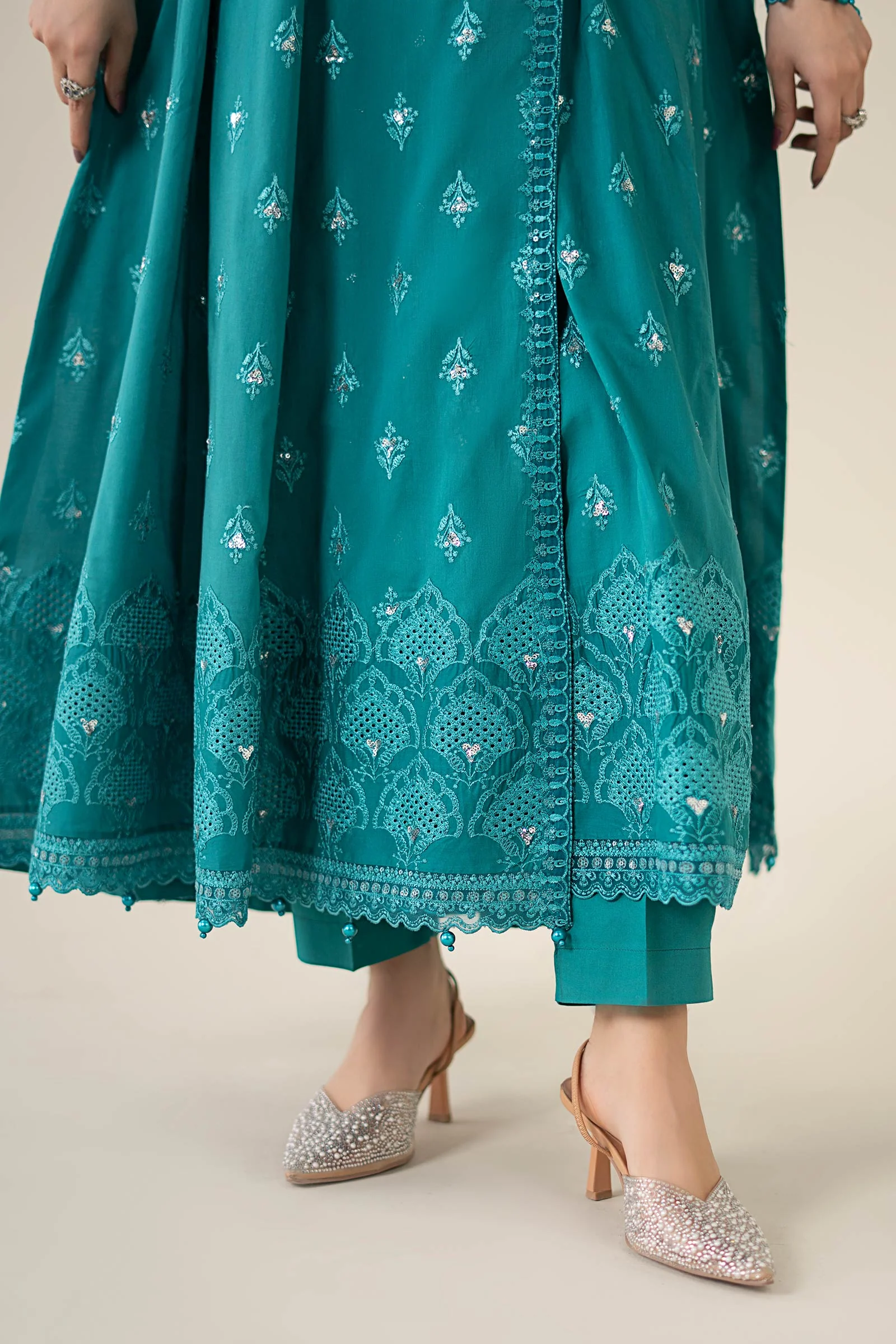 3 Piece Embroidered Lawn Suit - Image 9
