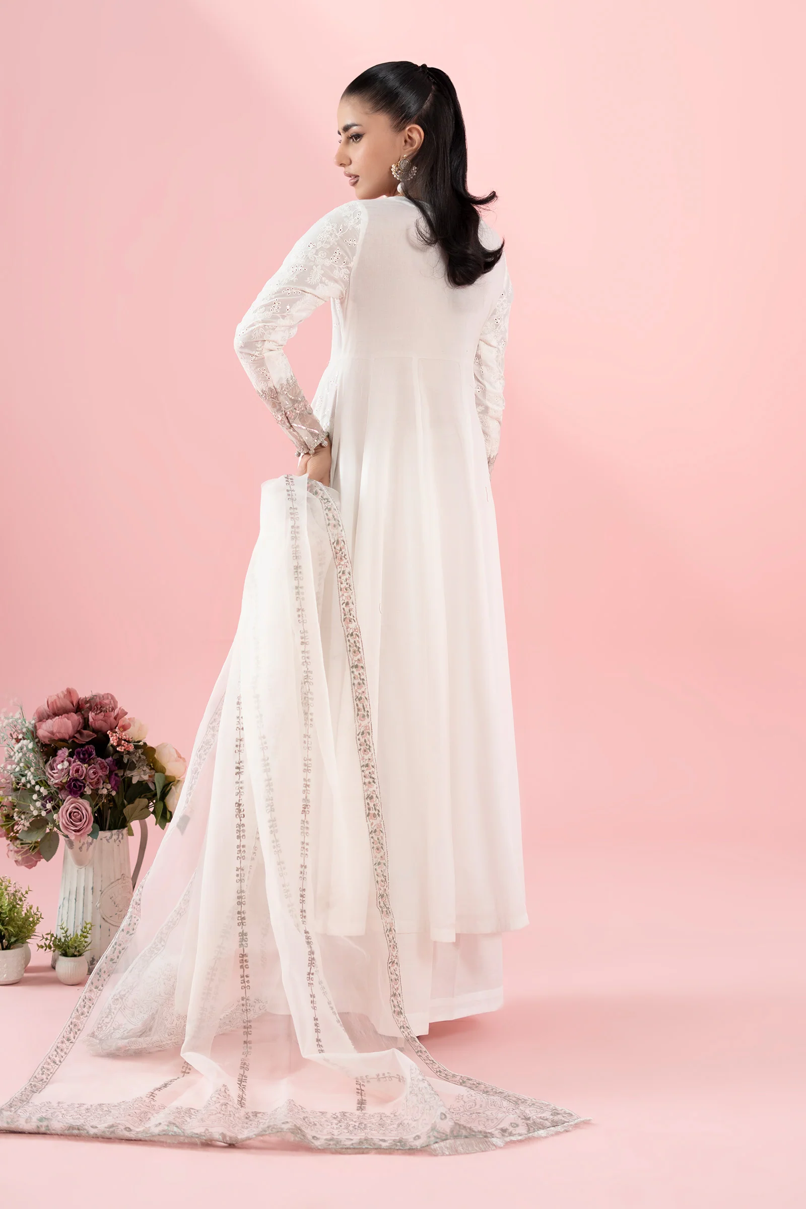 3 Piece Embroidered Lawn Suit - Image 6