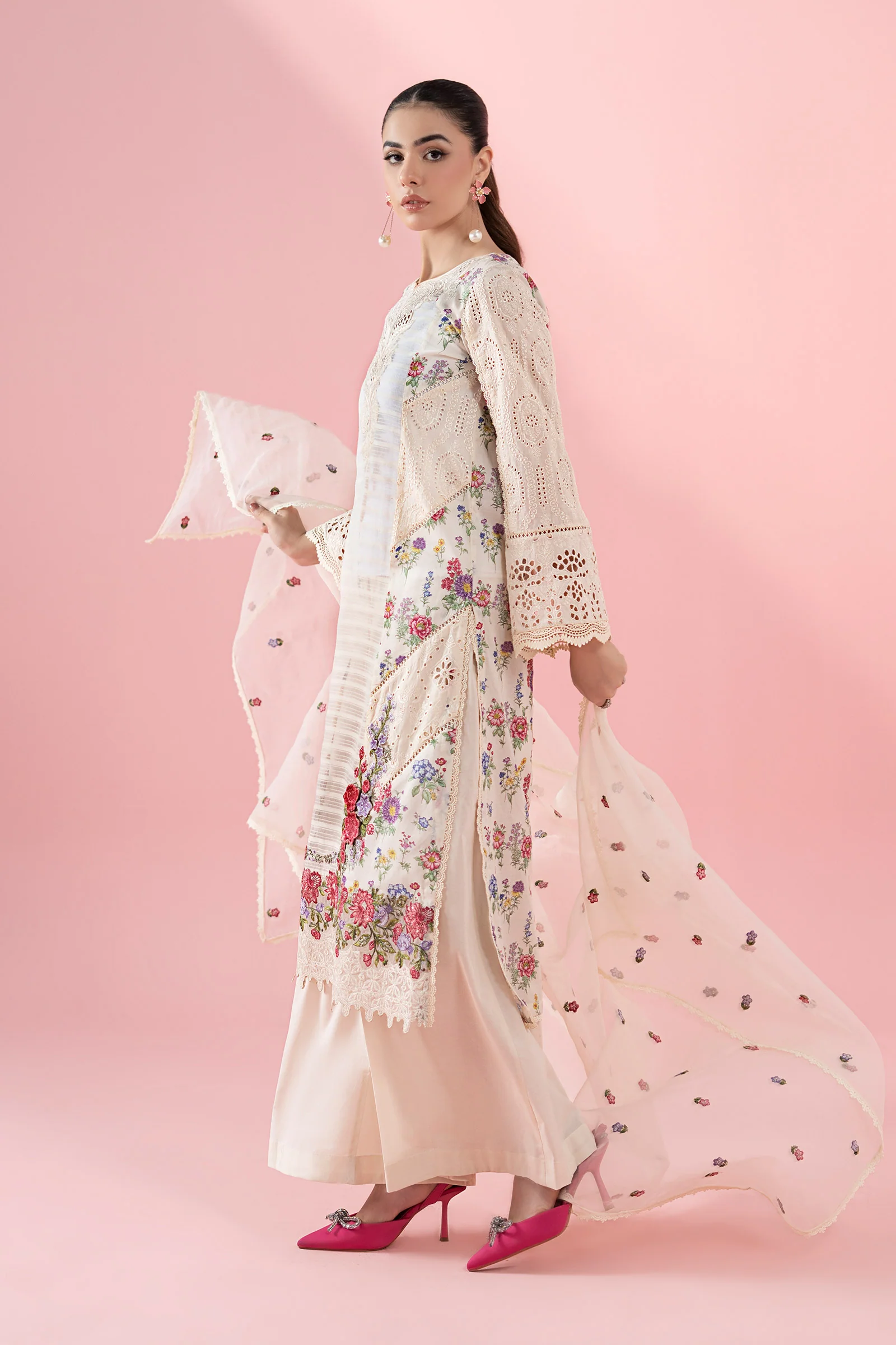 3 Piece Embroidered Lawn Suit - Image 5