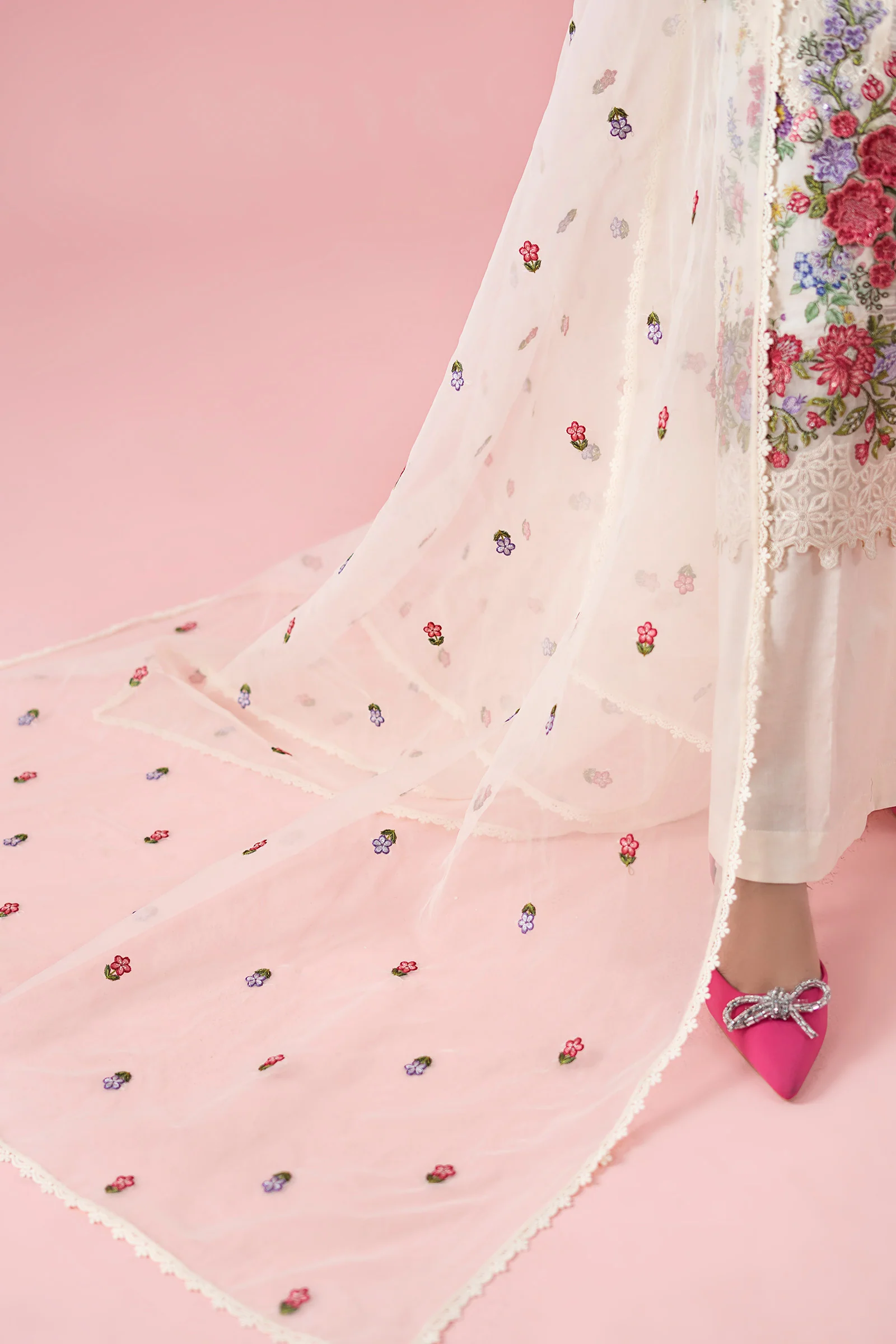 3 Piece Embroidered Lawn Suit - Image 6