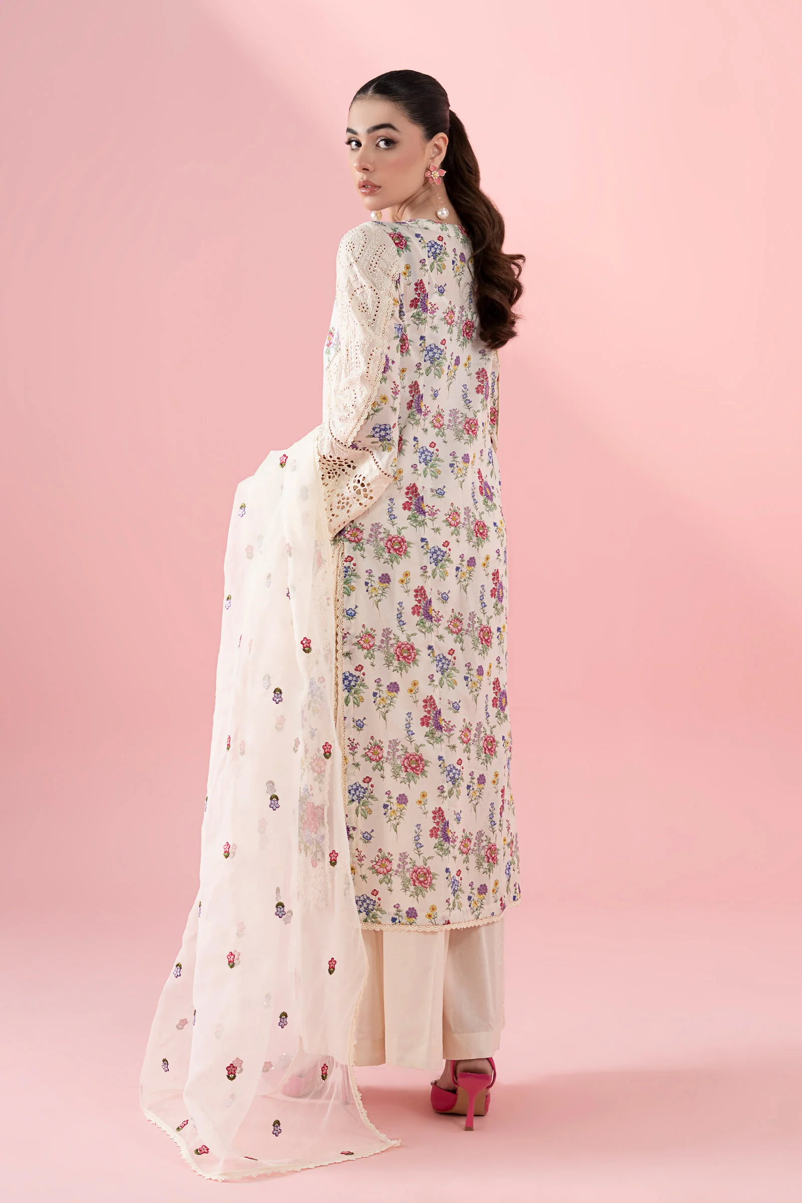 3 Piece Embroidered Lawn Suit - Image 8