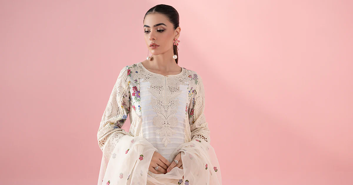 3 Piece Embroidered Lawn Suit - Image 9