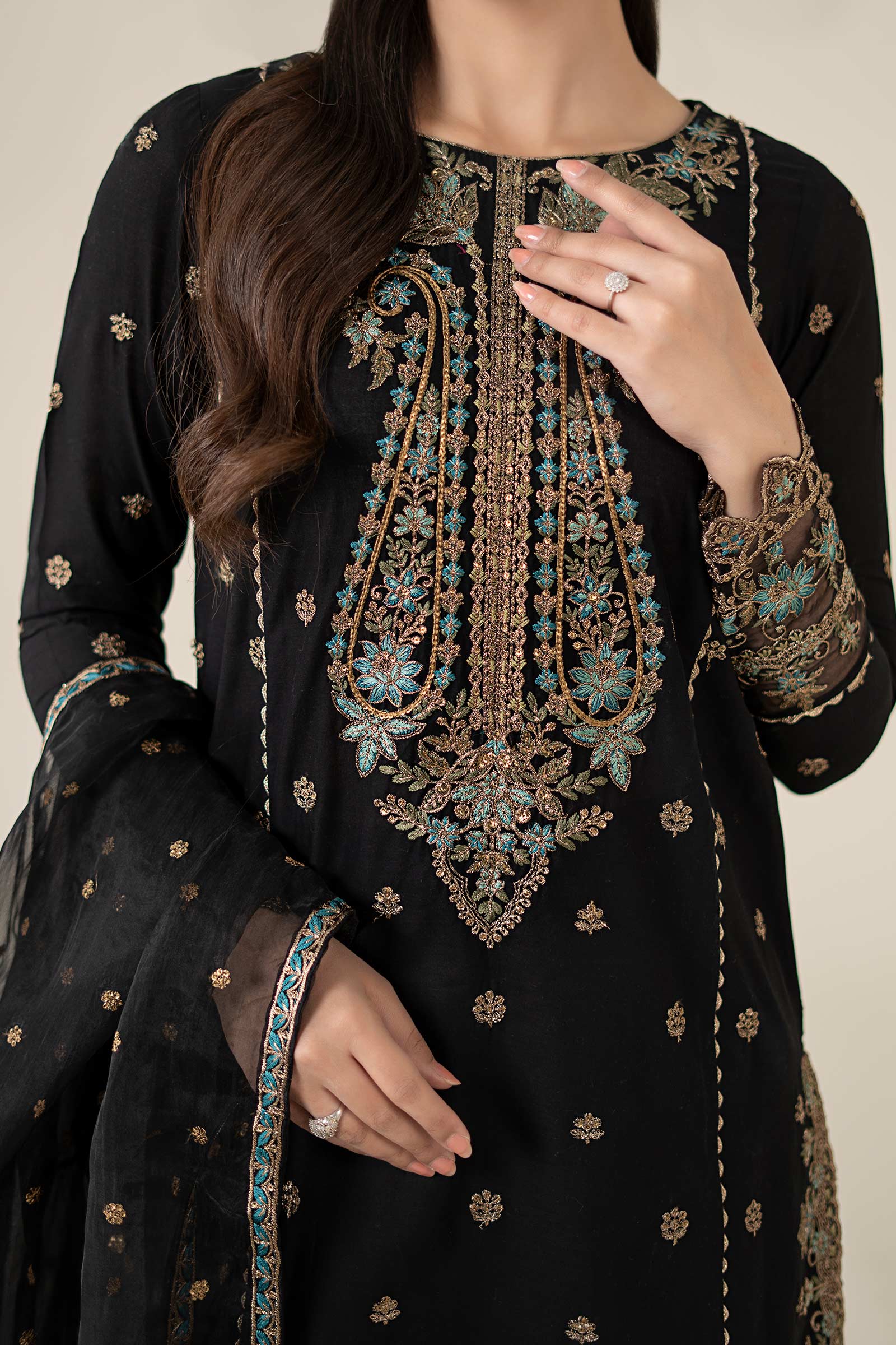 3 Piece Embroidered Lawn Suit - Image 2