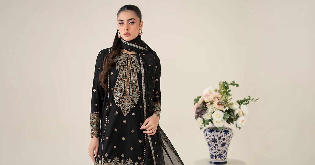 3 Piece Embroidered Lawn Suit - Image 7
