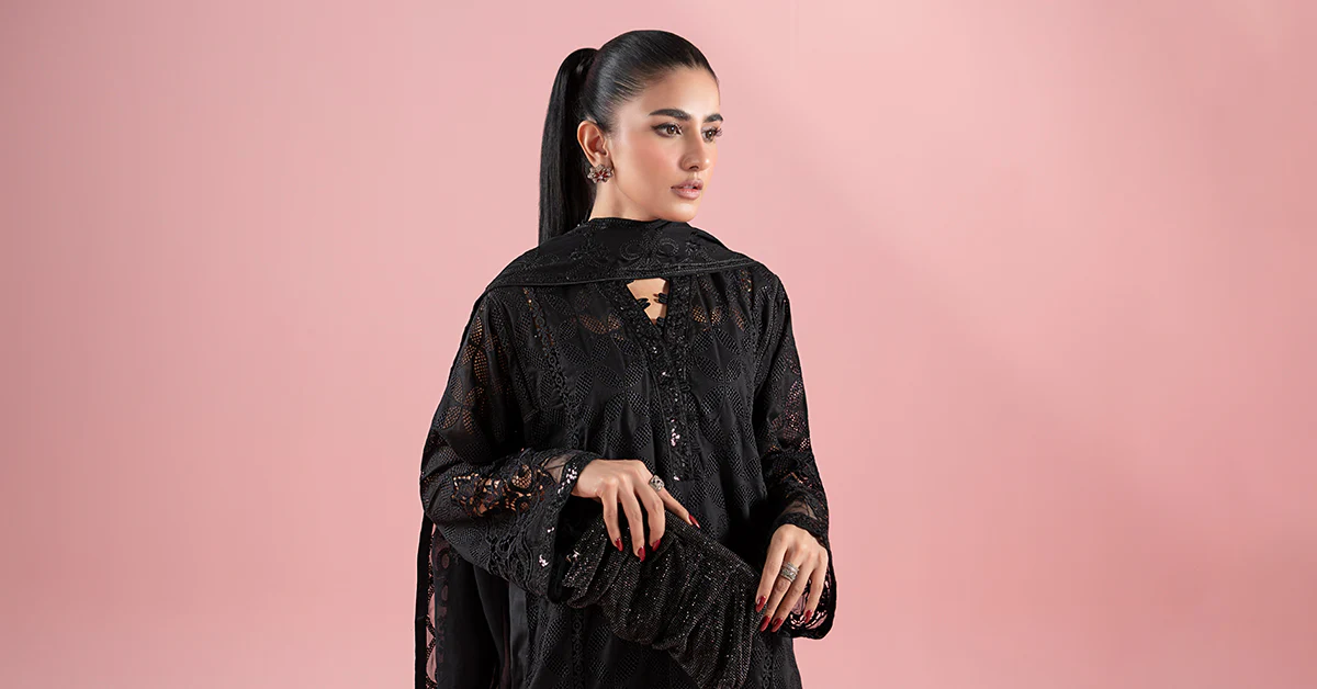 3 Piece Embroidered Lawn Suit - Image 8