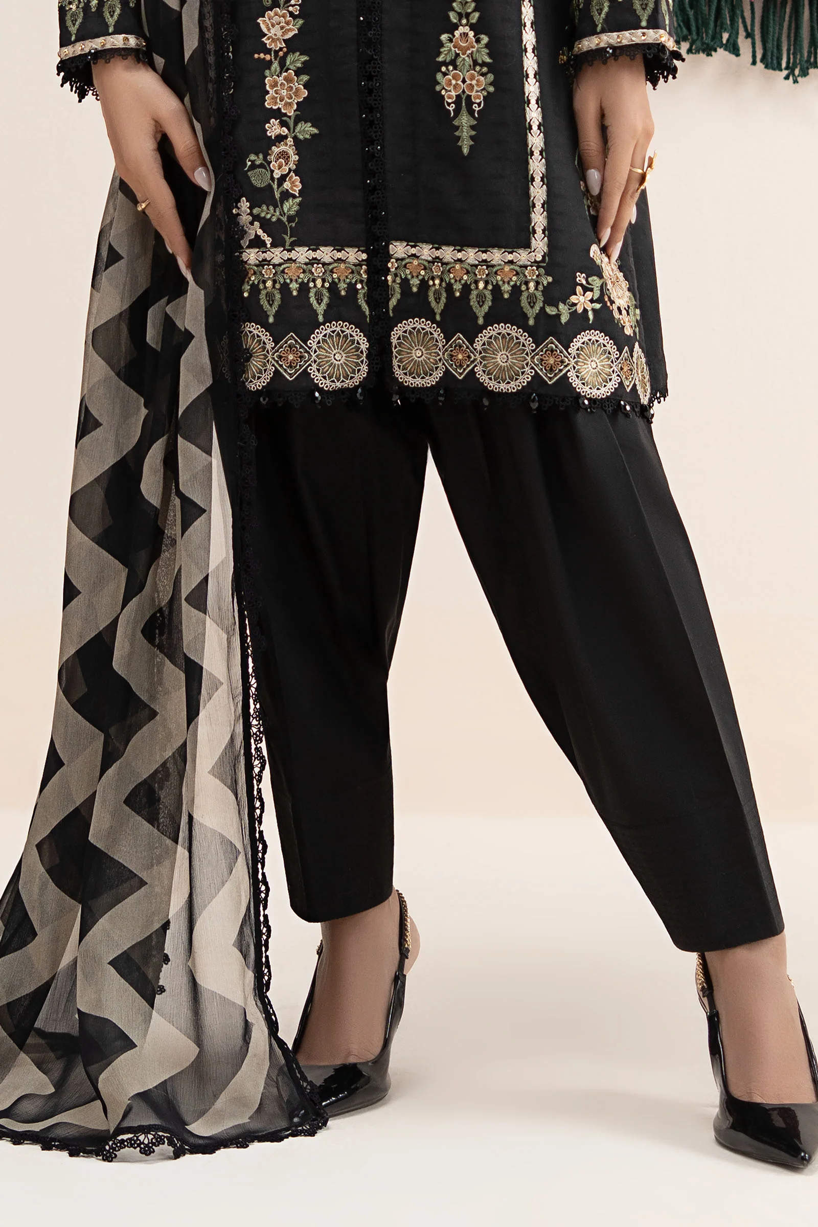 3 Piece Embroidered Dobby Lawn Suit - Image 5